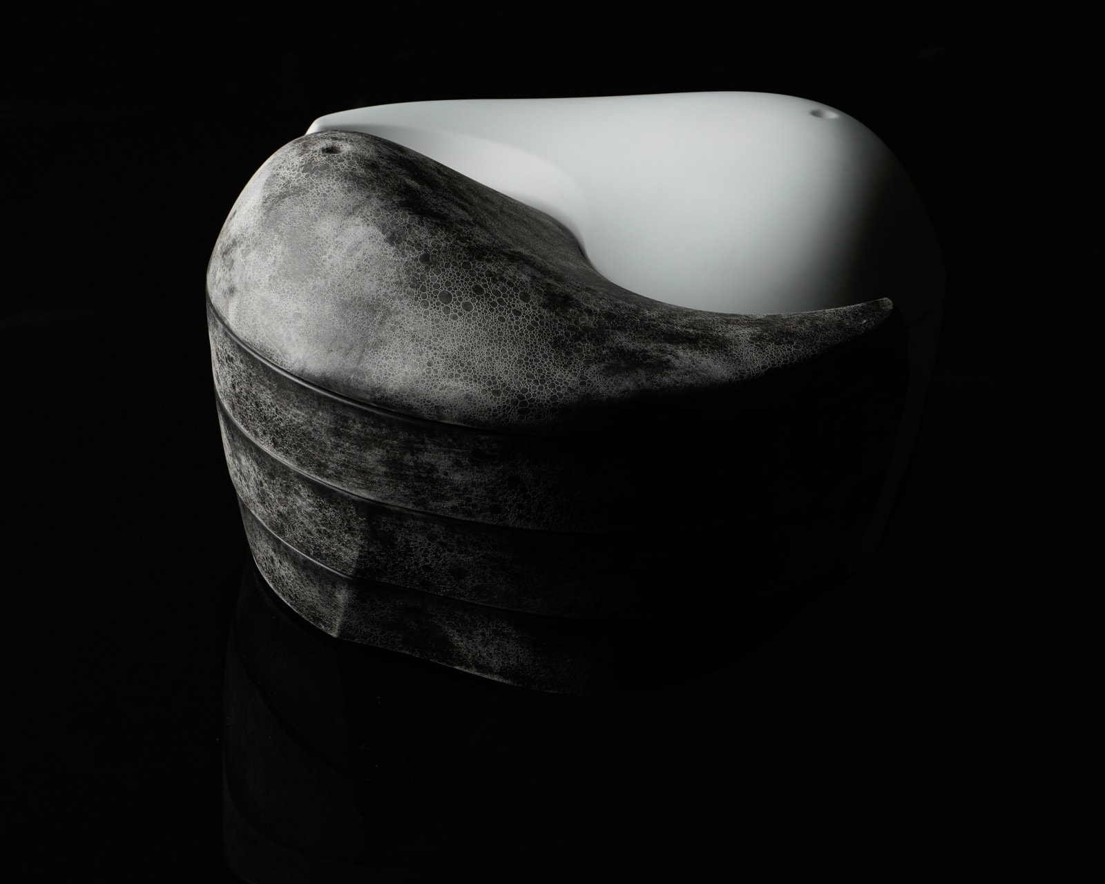 Terauchi Shinji 寺内信二, Moon-scape box (White) Yin and yang, 白磁ブラスト令和神饌重, 2024