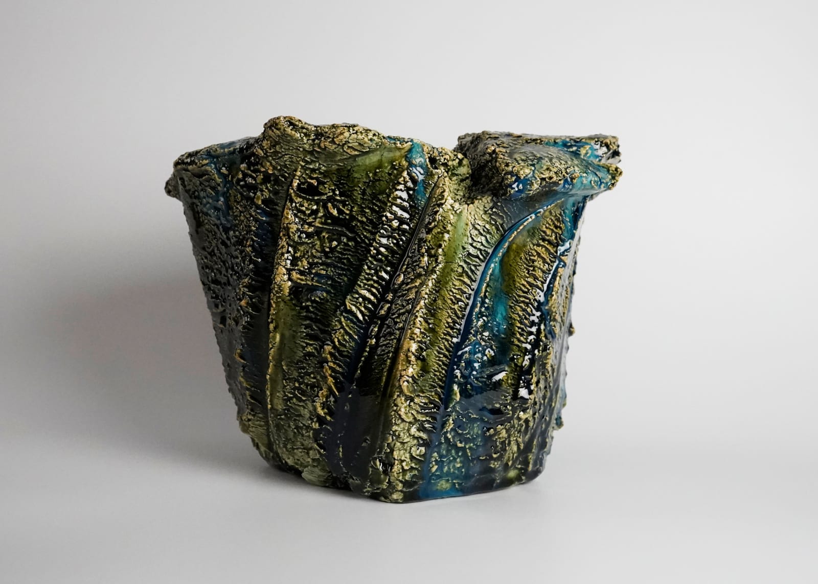 Yamaguchi Makoto 山口真人, Oribe Flower Vessel 織部花入, 2022