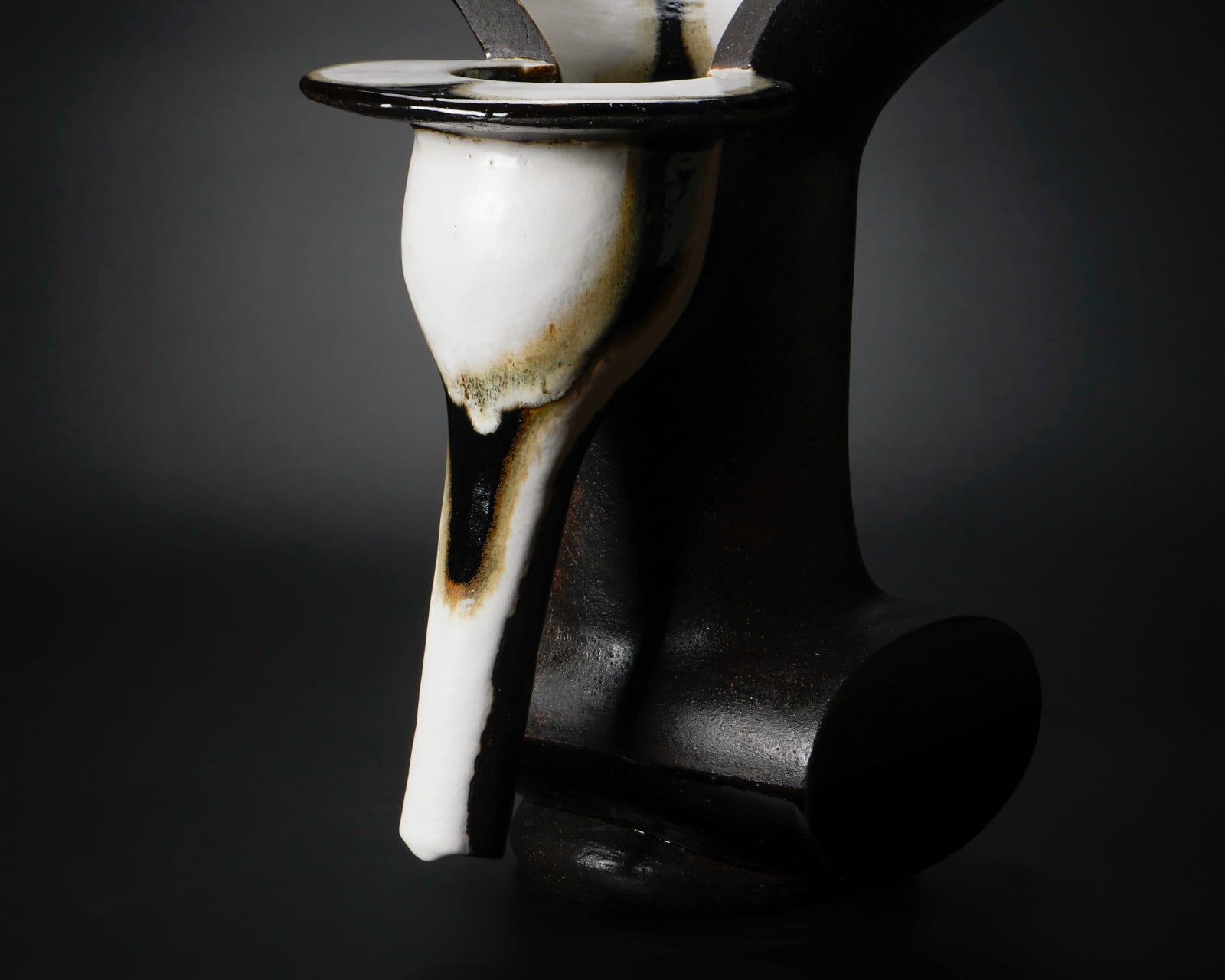 Yanagihara Mutsuo 柳原睦夫, Flower-eating Vessel (flared vessel with white glaze) 白釉 開く形, 2012