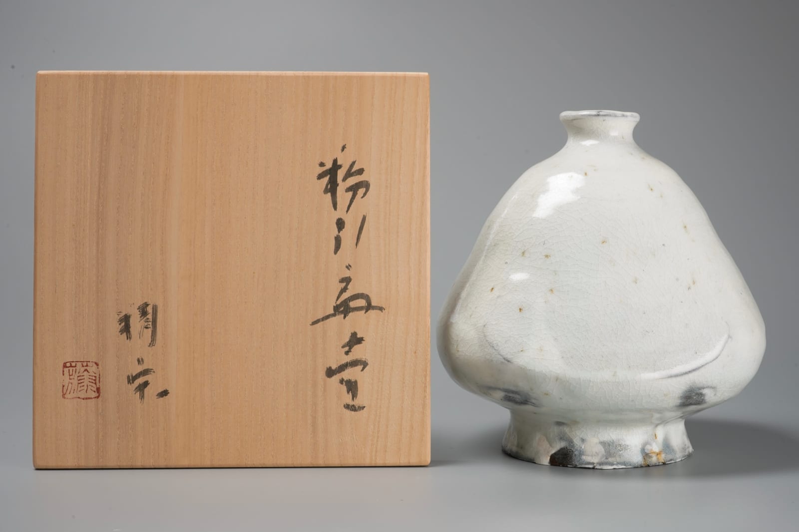 Kondo Seiko 近藤 精宏, Kohiki Jar with Transparent Glaze 粉引扁壺
