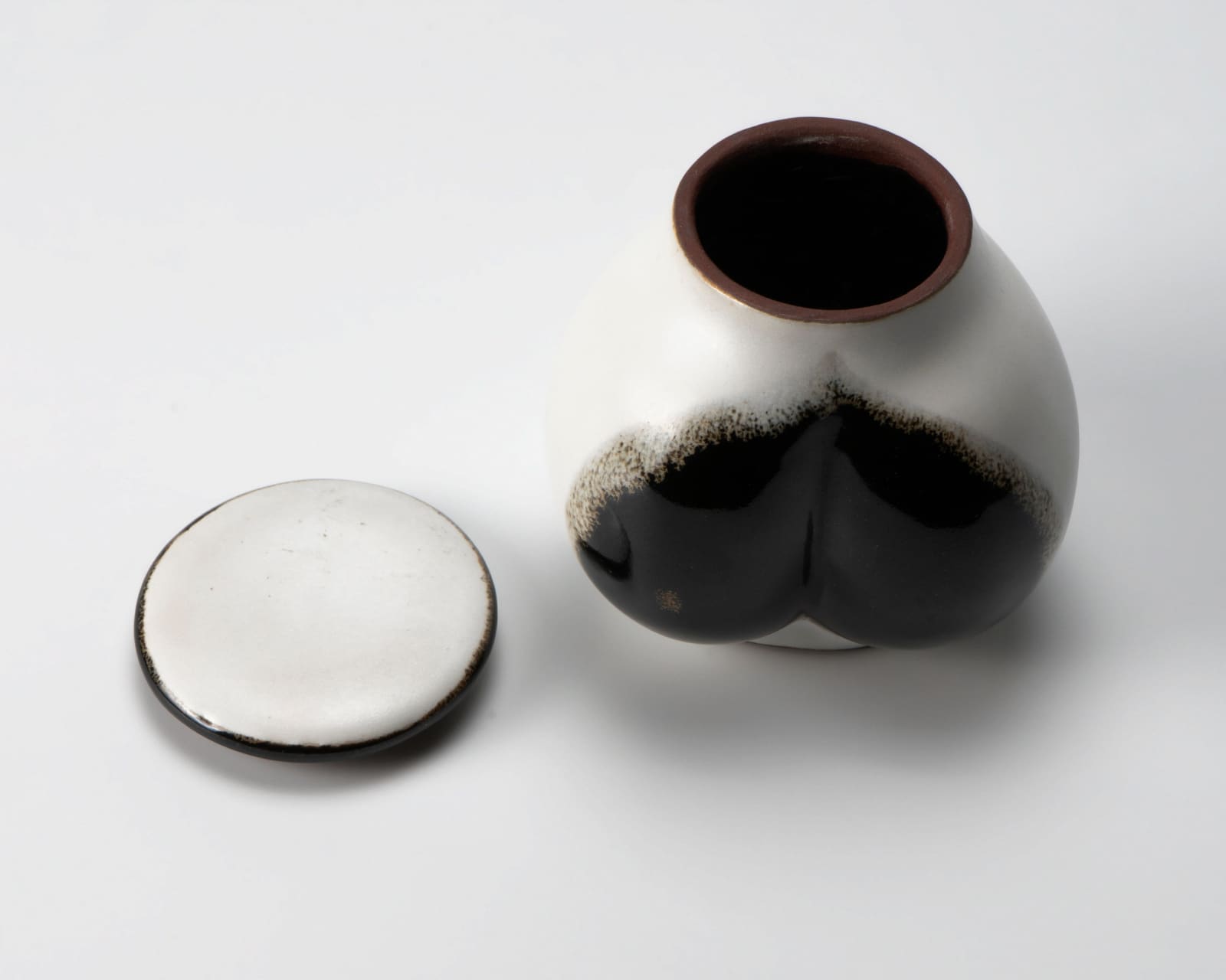 Yanagihara Mutsuo 柳原睦夫, "Eggplant" tea caddy with white glaze 白釉蓋器, 2010-2013