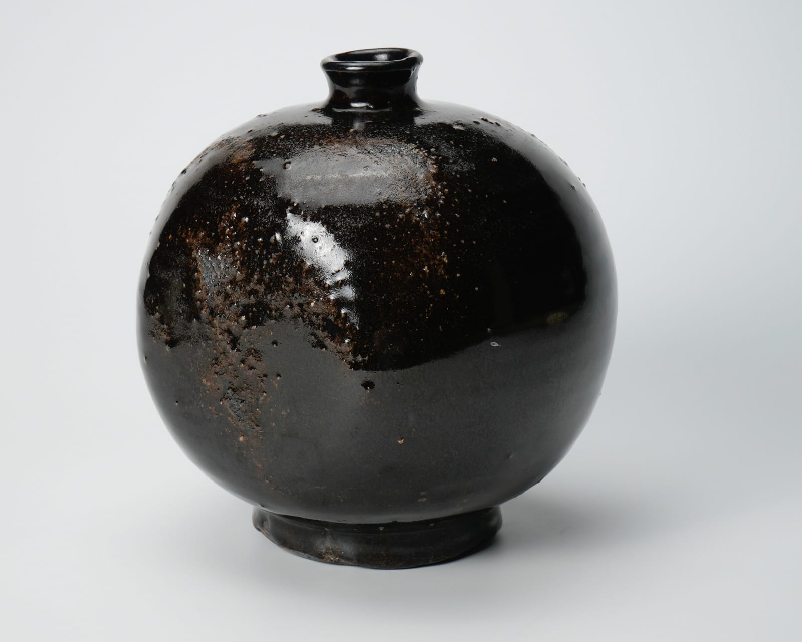 KOBAYASHI Togo 小林東五, Flat jar with black glaze