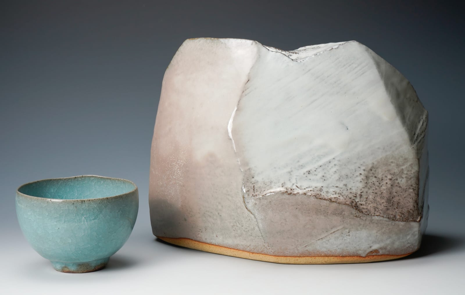 Kaneta Masanao VIII 八代 兼田昌尚, Hagi-glazed mountain-shaped flower vessel