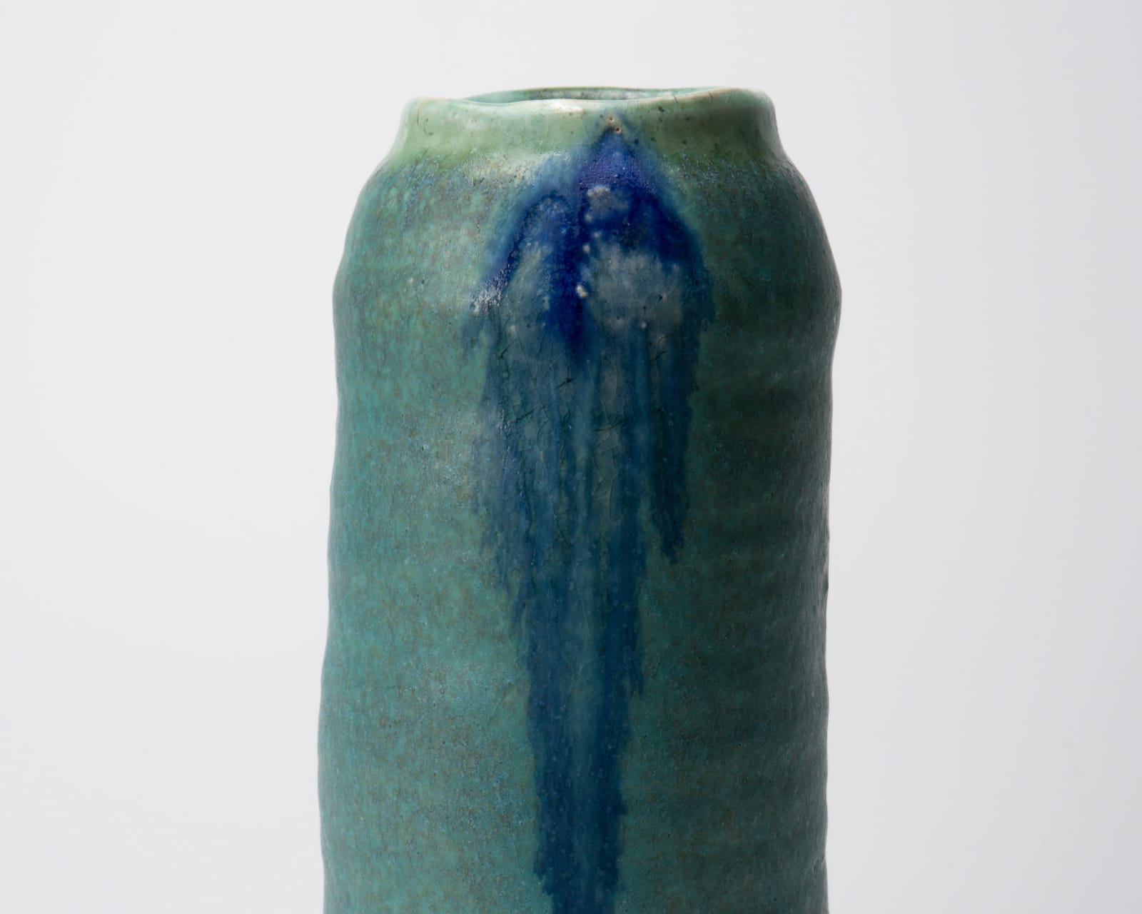 Kaneshige Iwao 金重巌, Karatsu flower vase with blue glaze , 2022