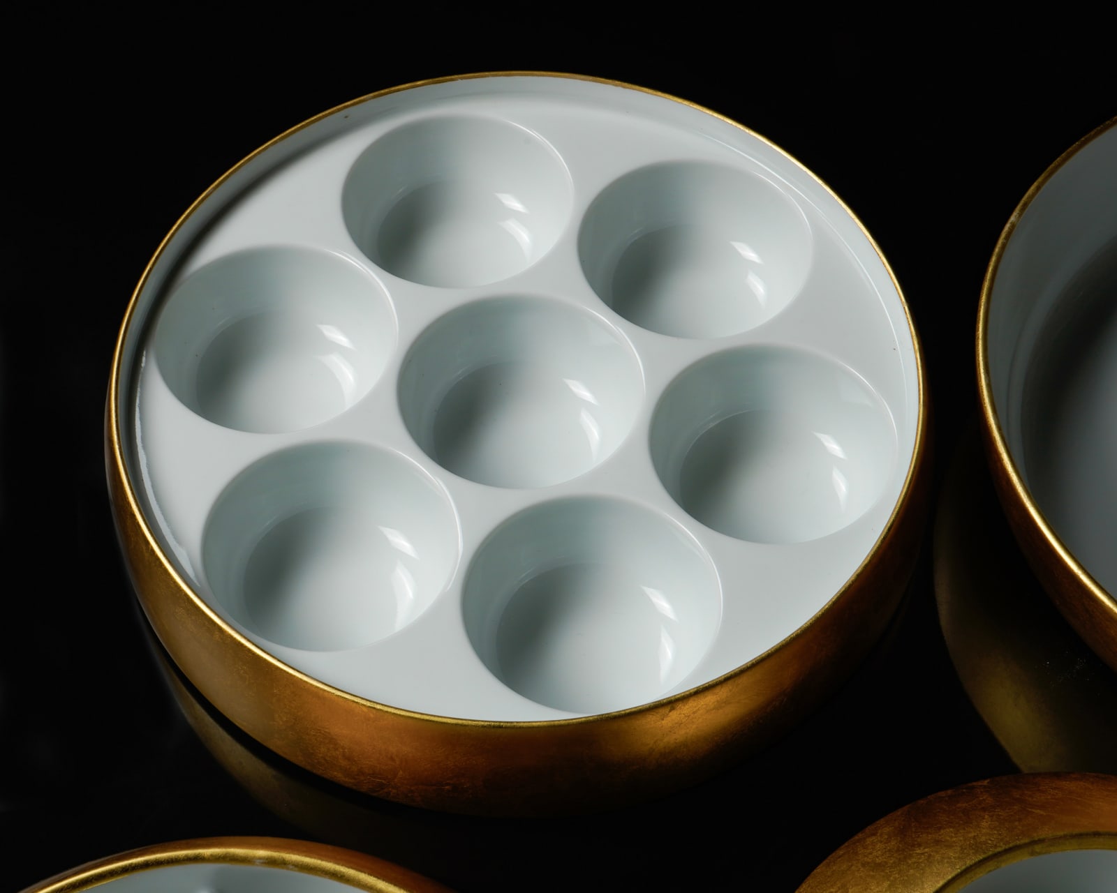 Terauchi Shinji 寺内信二, Five-tiered moon shaped bowl with gold leaf 内白本金箔 珠型五段重, 2024