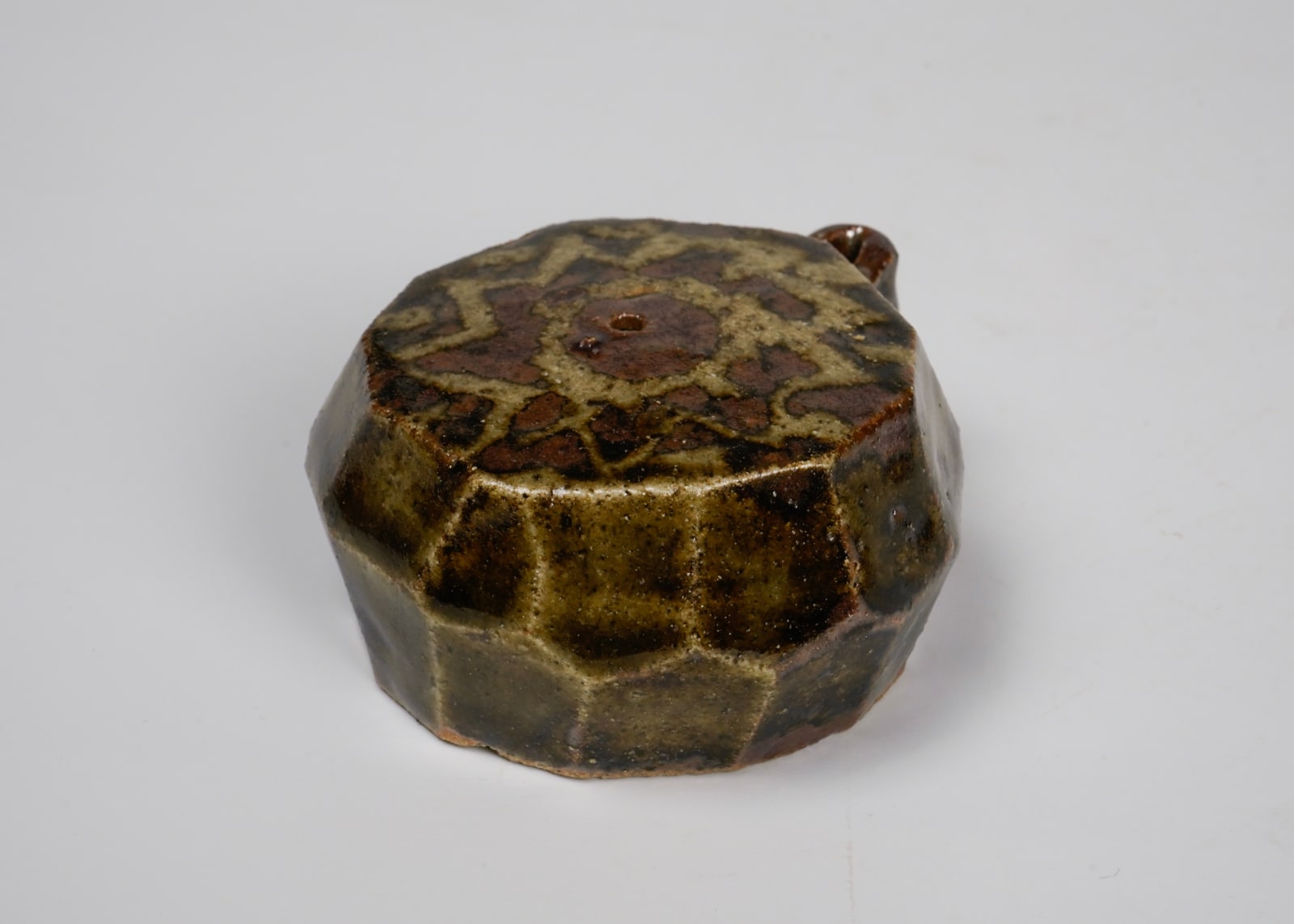 Faceted amber glazed water dropper 飴釉面取水滴, Joseon dynasty