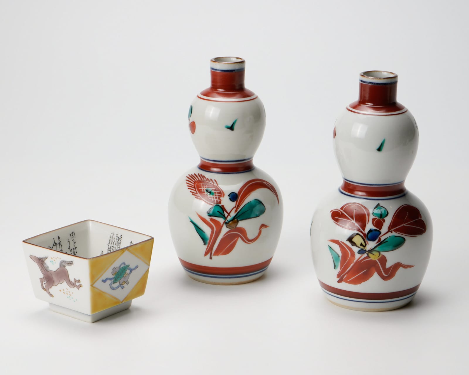 Kitade Tōjirō 北出塔次郎, Pair of aka-e Kutani gourd-shaped sake bottles