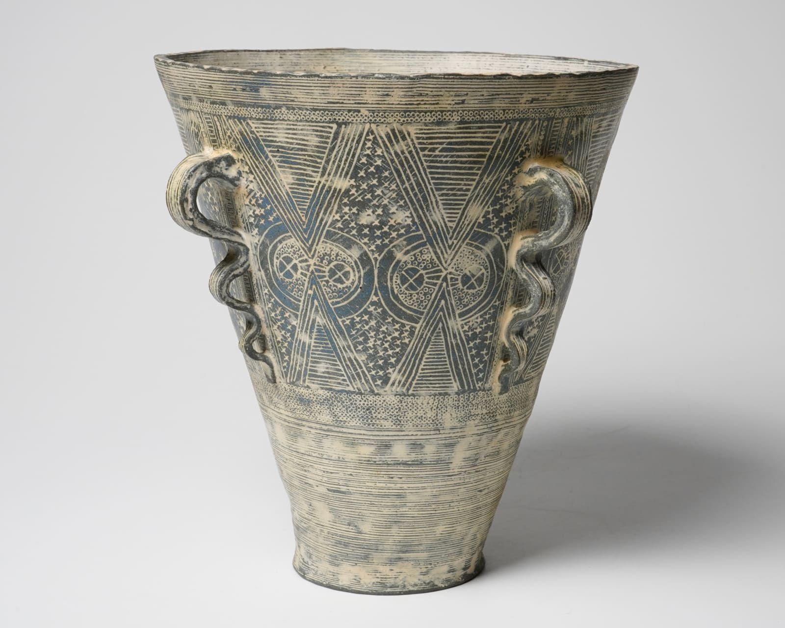 Yasuhara Kimei 安原喜明, Flower Vessel 花器 炻器線彫文 | Dai
