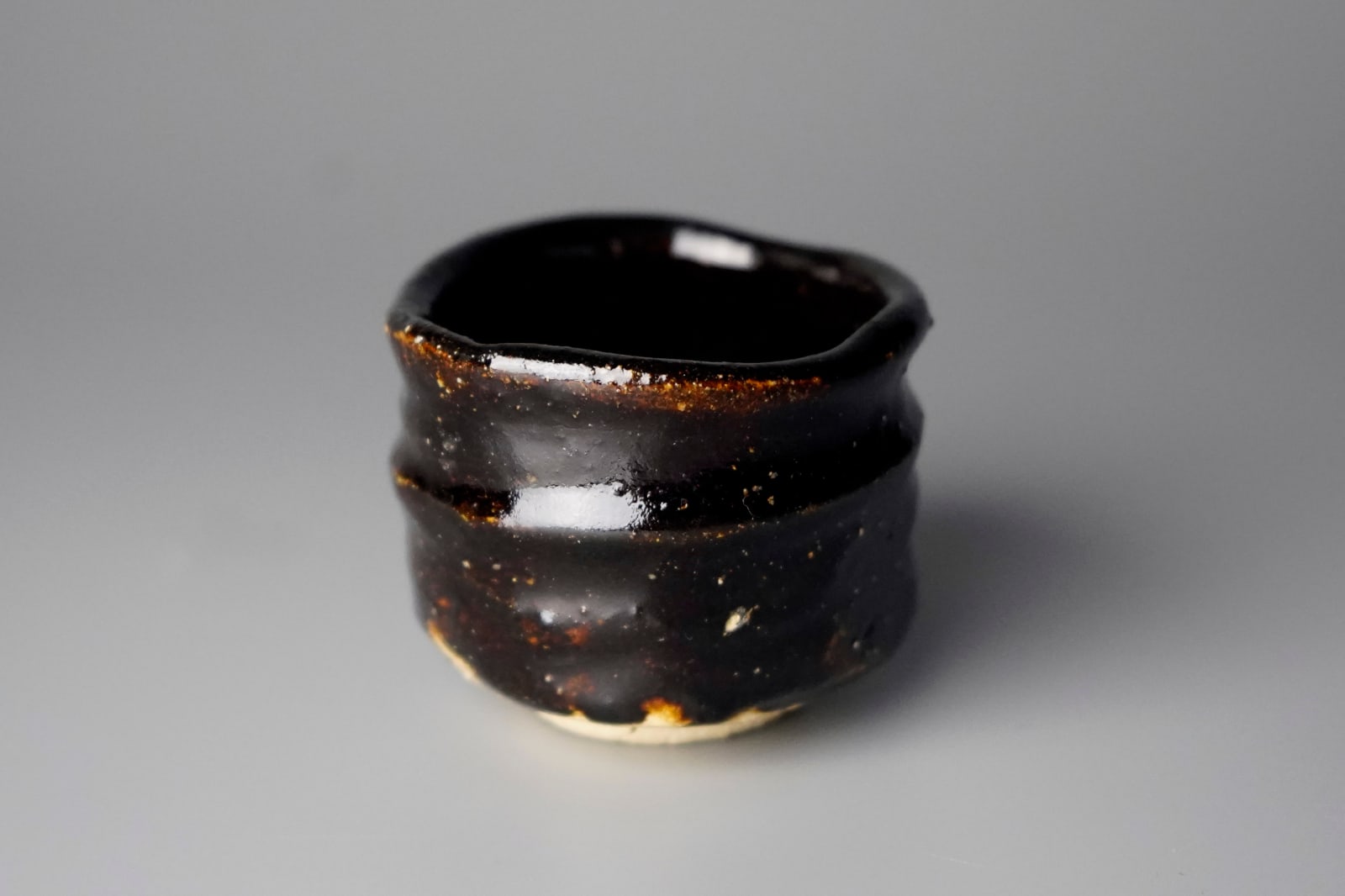 Okuiso Taigaku 奥磯太覚, Black Oribe Guinomi 織部黒ぐい吞