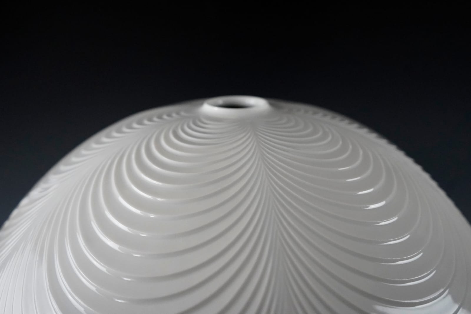 Shumei Fujii 藤井朱明, Jar with Carved Design in White Porcelain