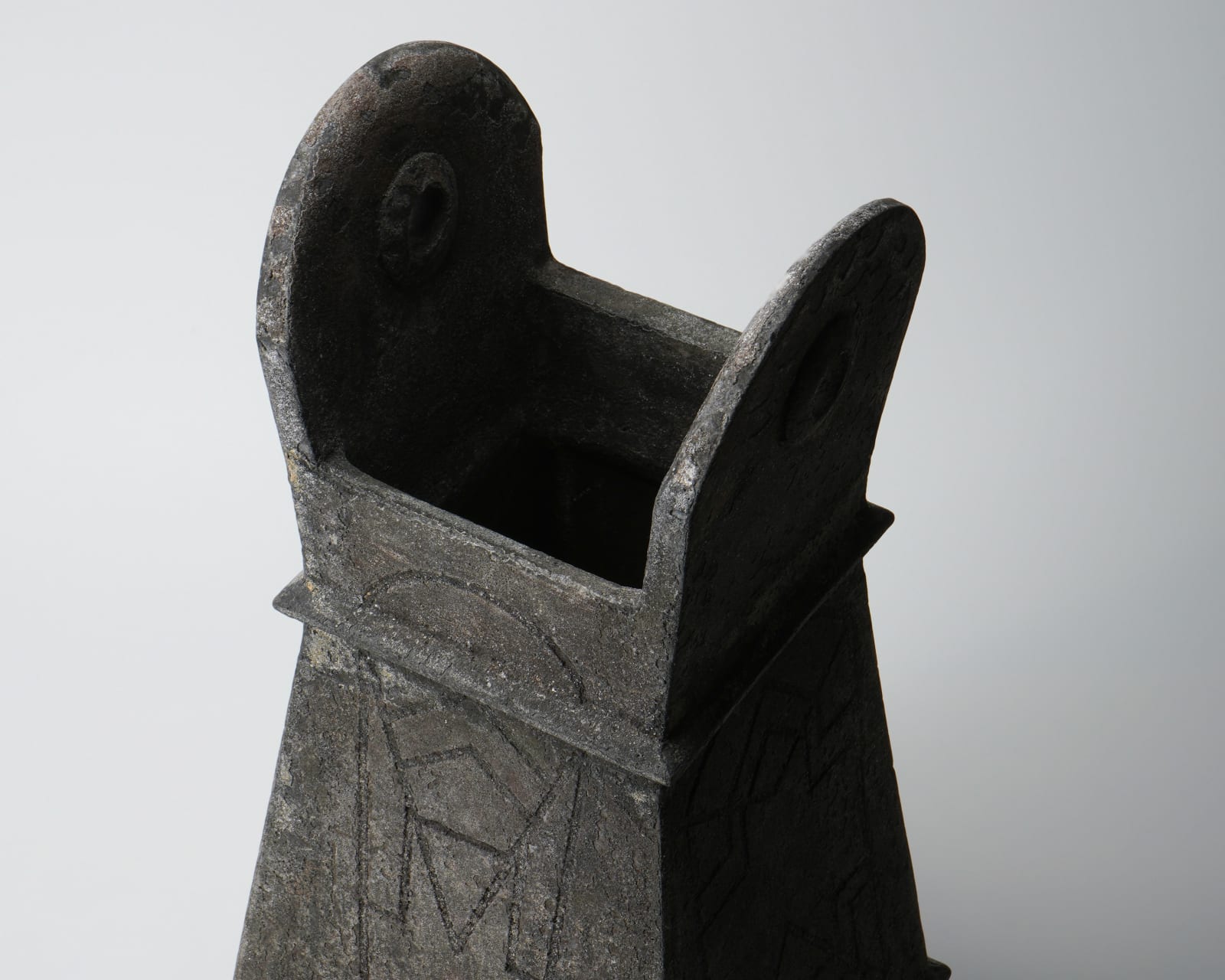 Koinuma Michio 肥沼美智雄, Archaic Jar, 1989