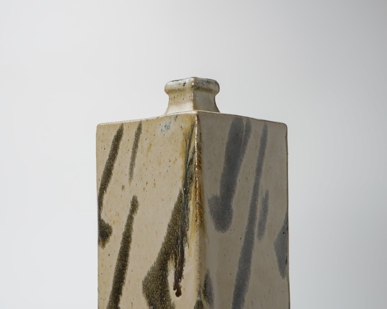 Hamada Shoji 濱田庄司, Square bottle with poured iron oxide glaze decoration
