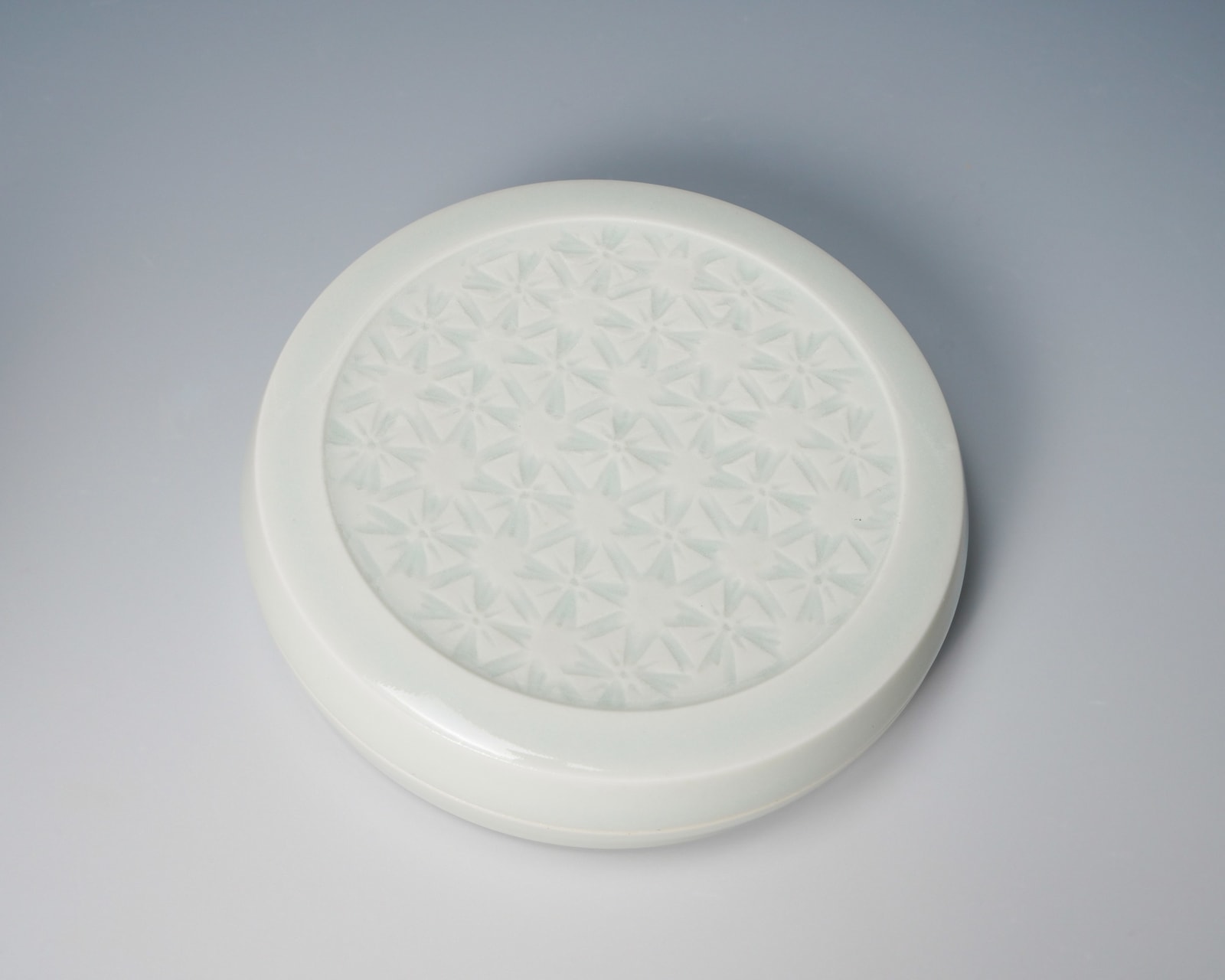 KUSUBE Yaichi 楠部彌弌, Stamp-Pad Holder 白磁肉池