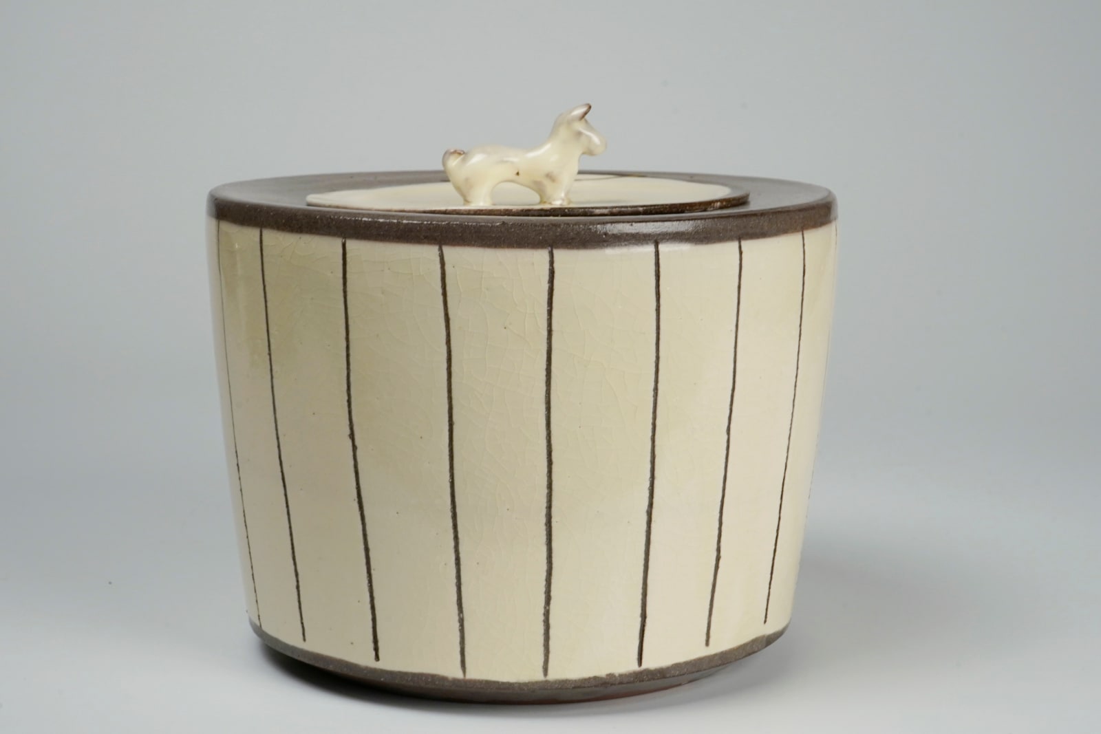 Hara Kiyoshi 原 清, Water jar with lines on white slip 白掻落線文水指