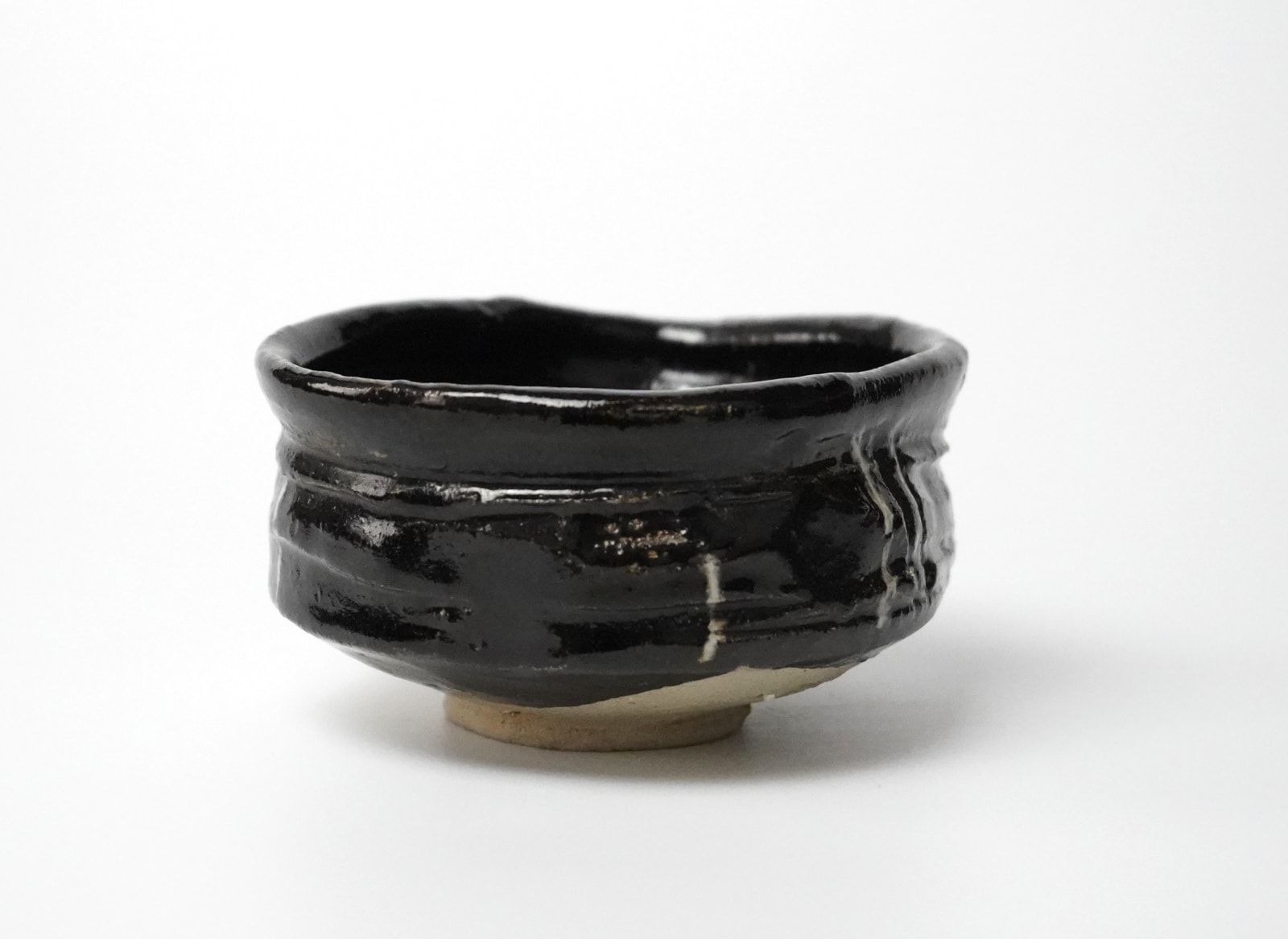 Takiguchi Kiheiji 瀧口喜兵爾, Teabowl with Black Oribe Glaze 織部黒茶碗