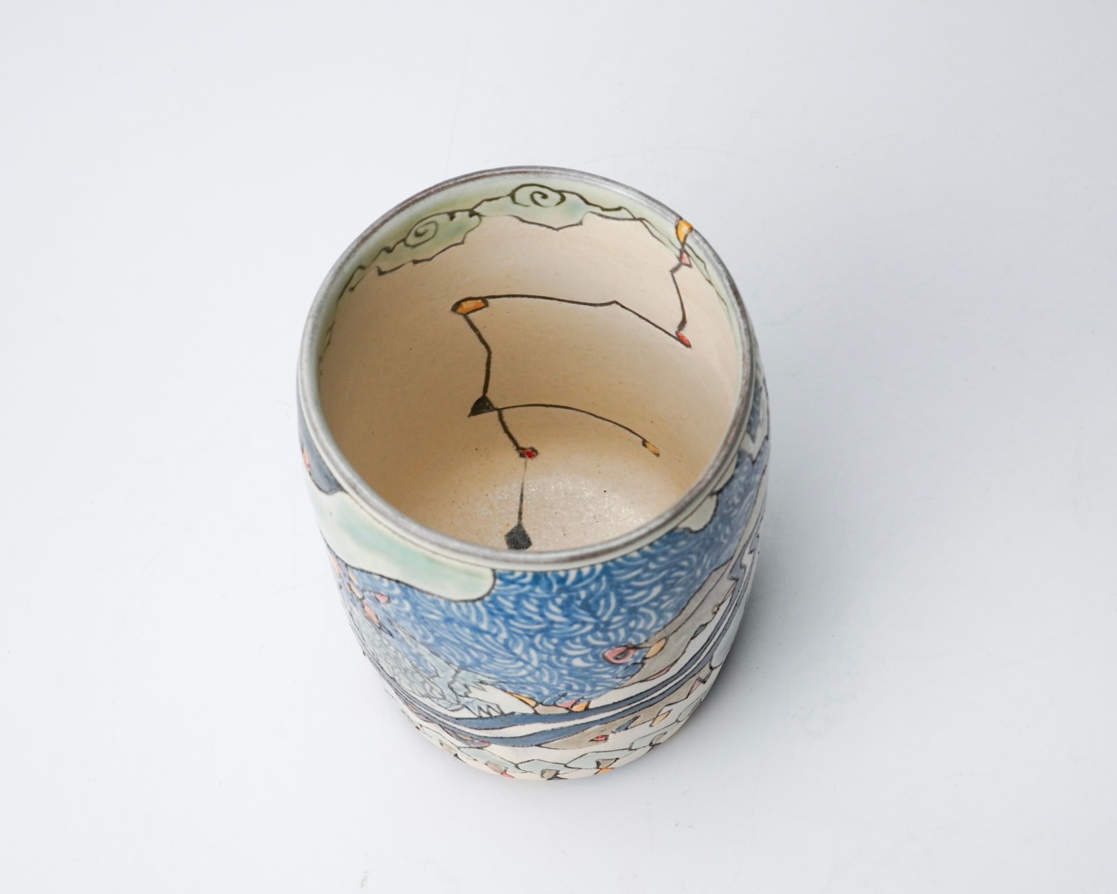 KOMAGO Tetsutarou 小孫哲太郎, No.26 Polychrome Yunomi with Carved Tree and Turtle Designs 線彫色絵樹木亀紋湯呑, 2023