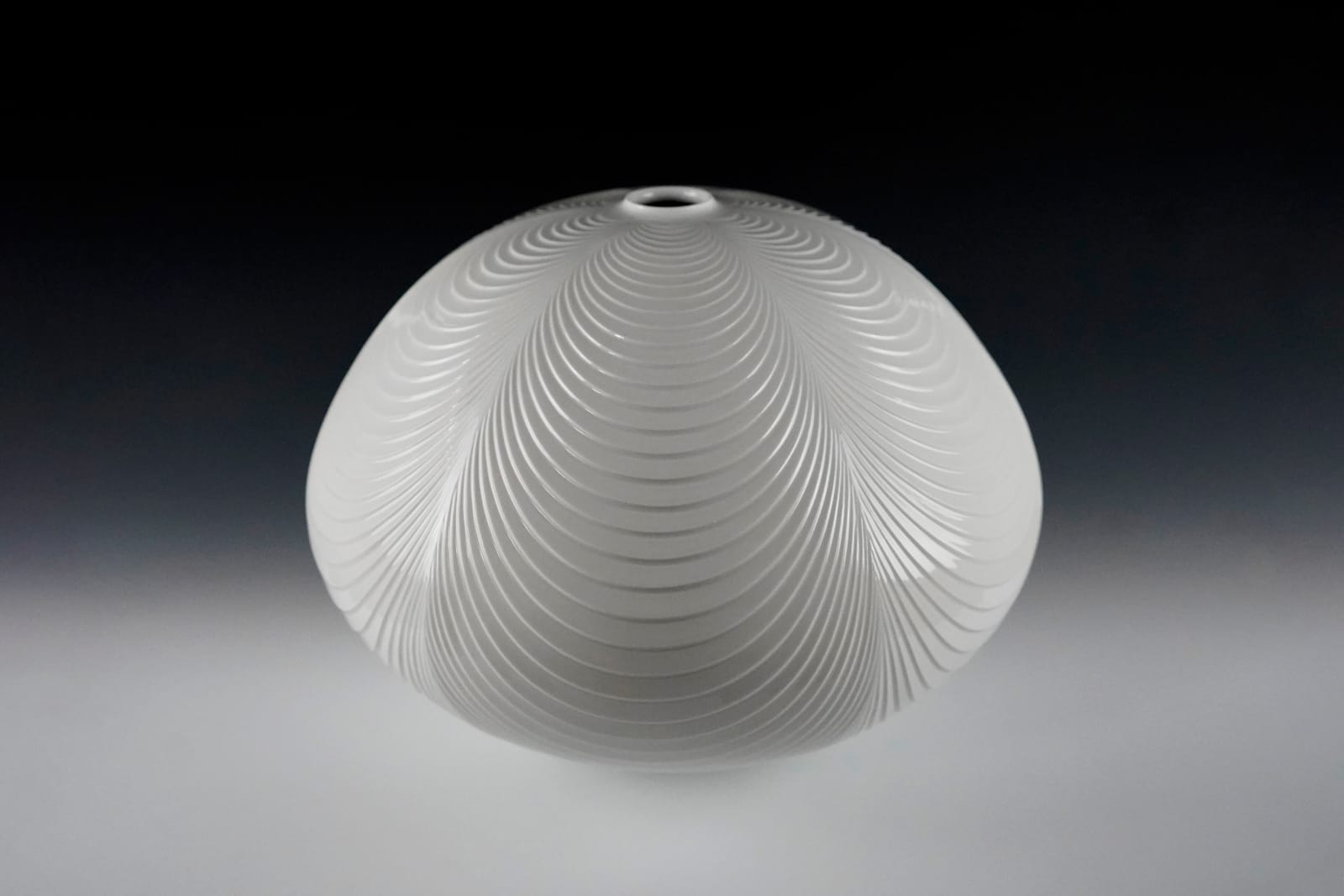 Shumei Fujii 藤井朱明, Jar with Carved Design in White Porcelain