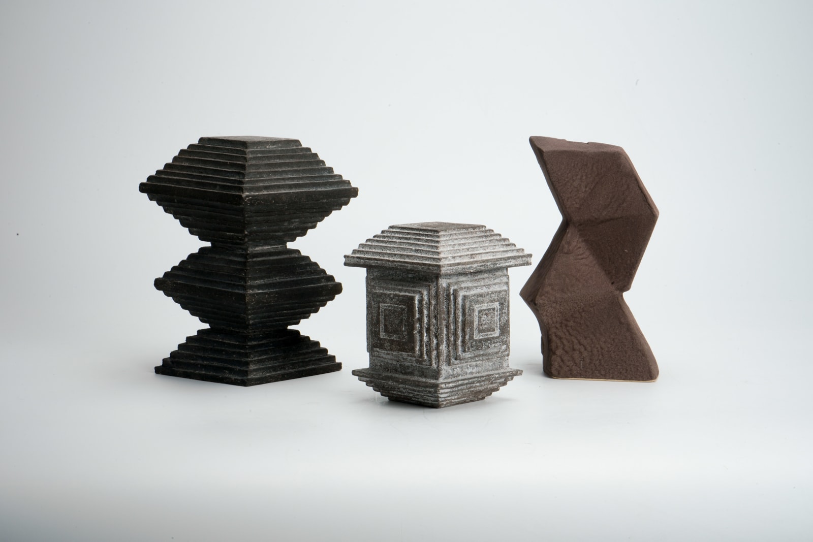 Koinuma Michio 肥沼美智雄, Box with carved patterns