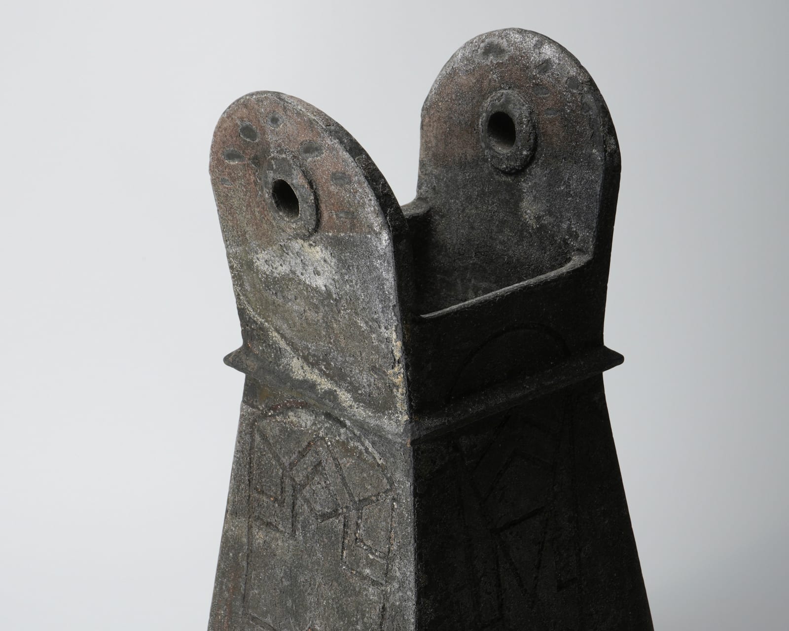 Koinuma Michio 肥沼美智雄, Archaic Jar, 1989