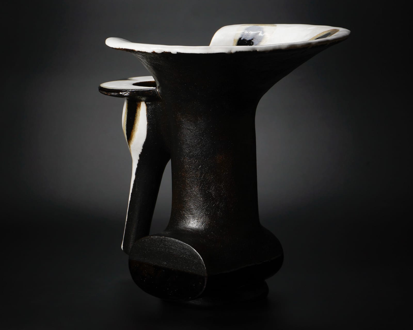 Yanagihara Mutsuo 柳原睦夫, Flower-eating Vessel (flared vessel with white glaze) 白釉 開く形, 2012