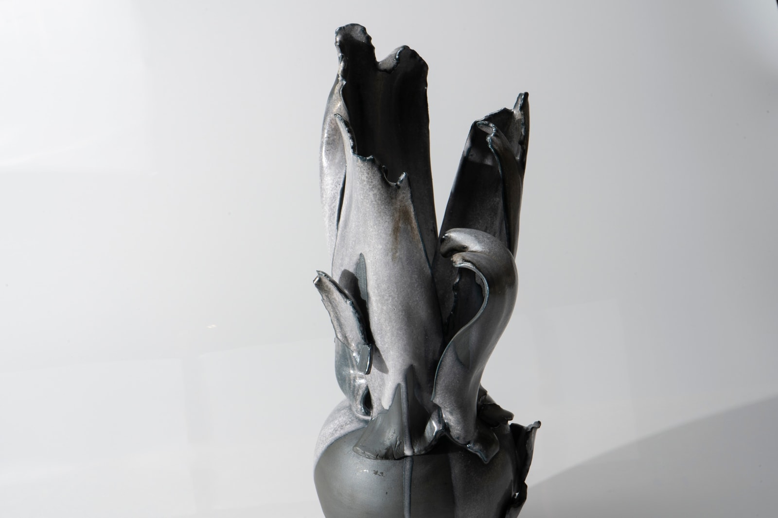 Kato Mami 加藤真美, No. 1 Frost glazed flower vase "Kishibe," black, 2023