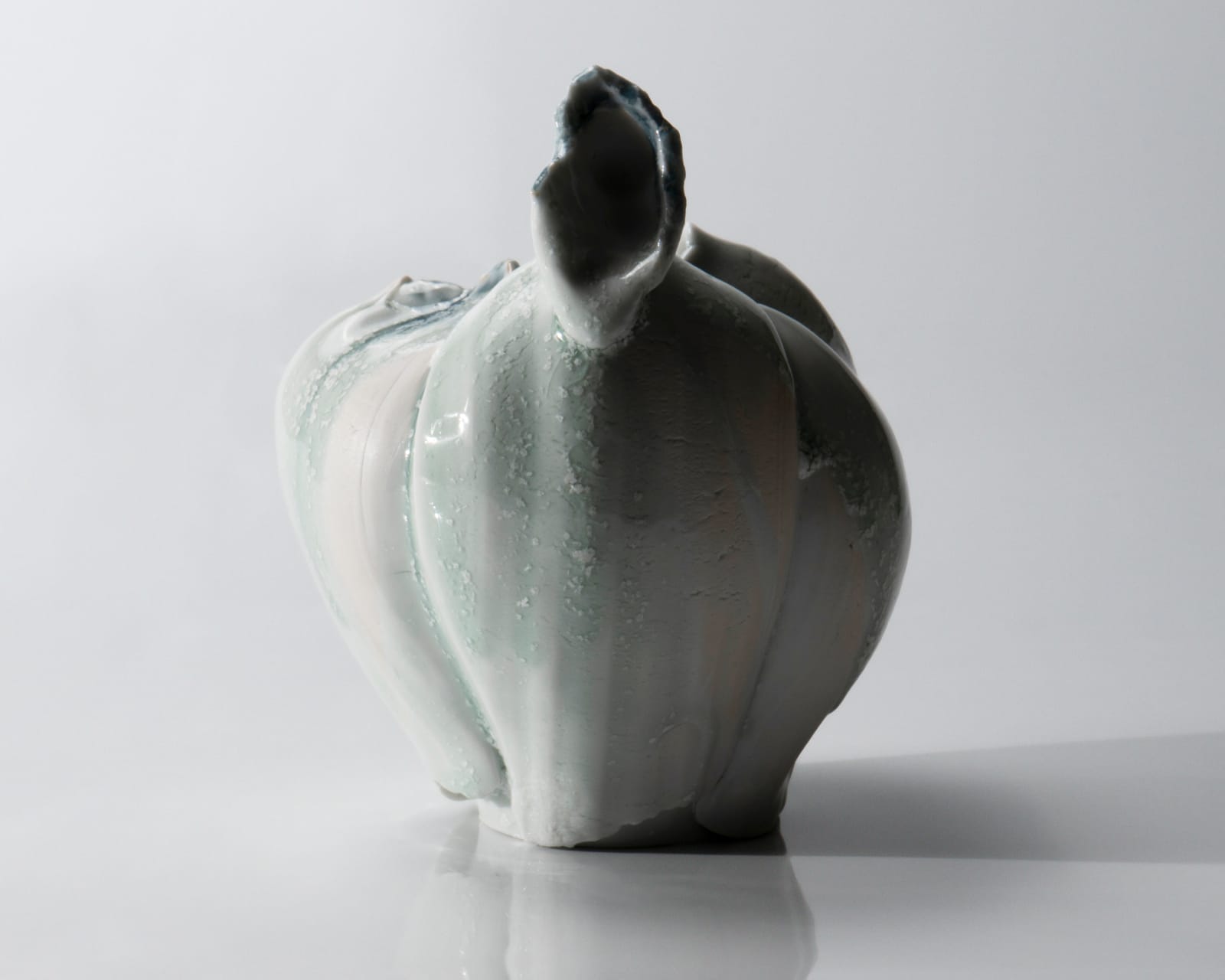 Kato Mami 加藤真美, Small flower vase, 2025