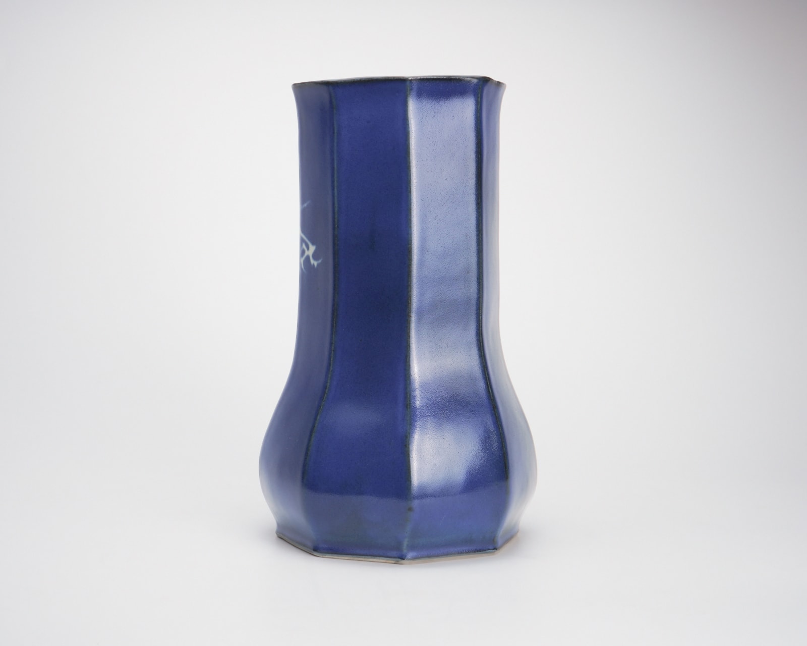 Kawamoto Goro 河本五郎, Vase with dragon motif against cobalt-blue ground