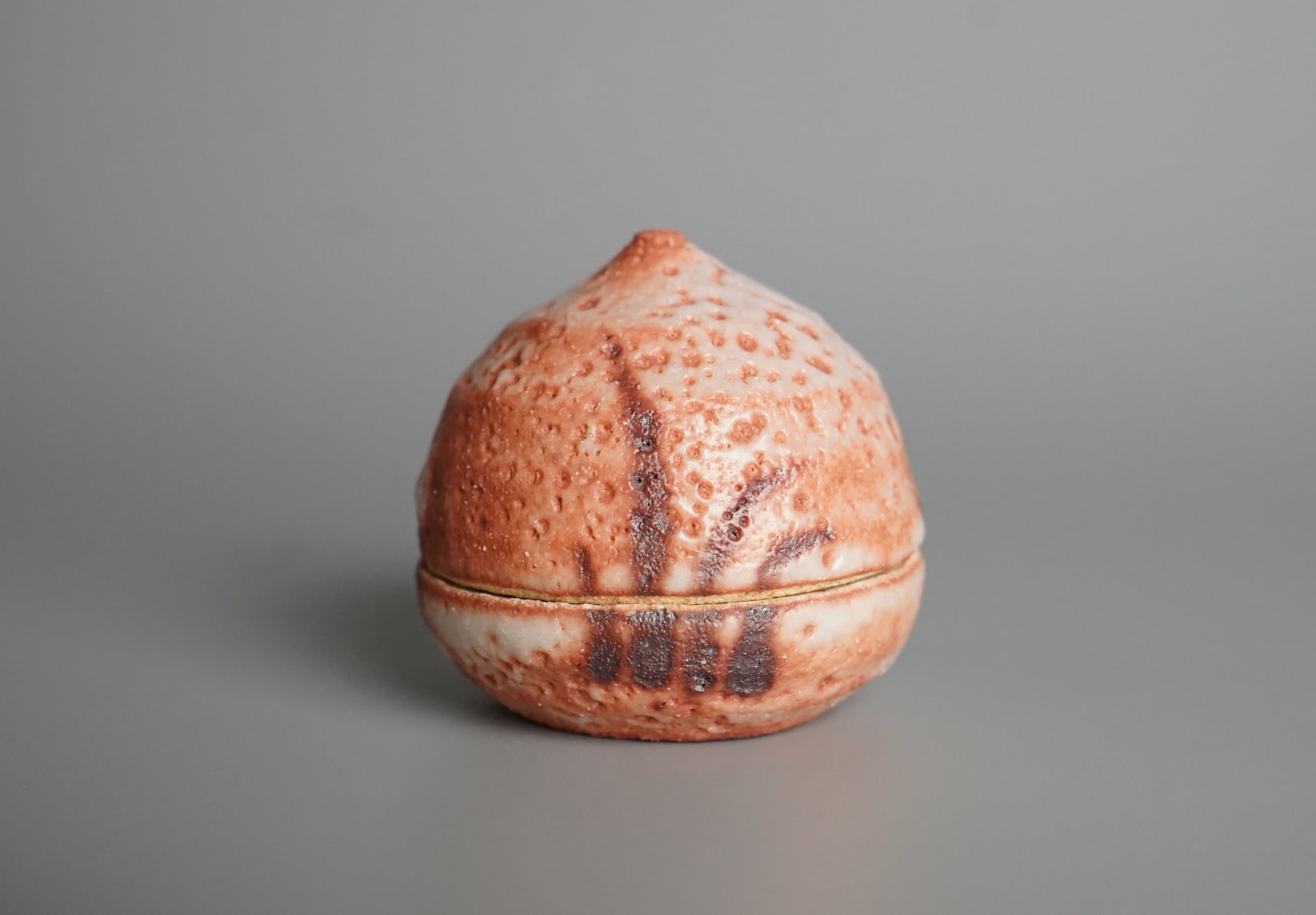 Wakao Toshisada 若尾利貞, Shino Incense Box 志野香合