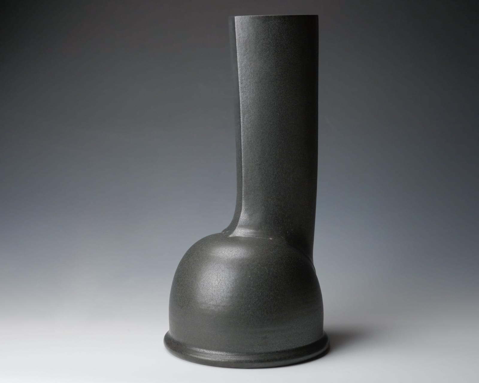 Shibata Shigeru 柴田繁, Black Glazed Vase 黒釉花器”起”, cia 1978