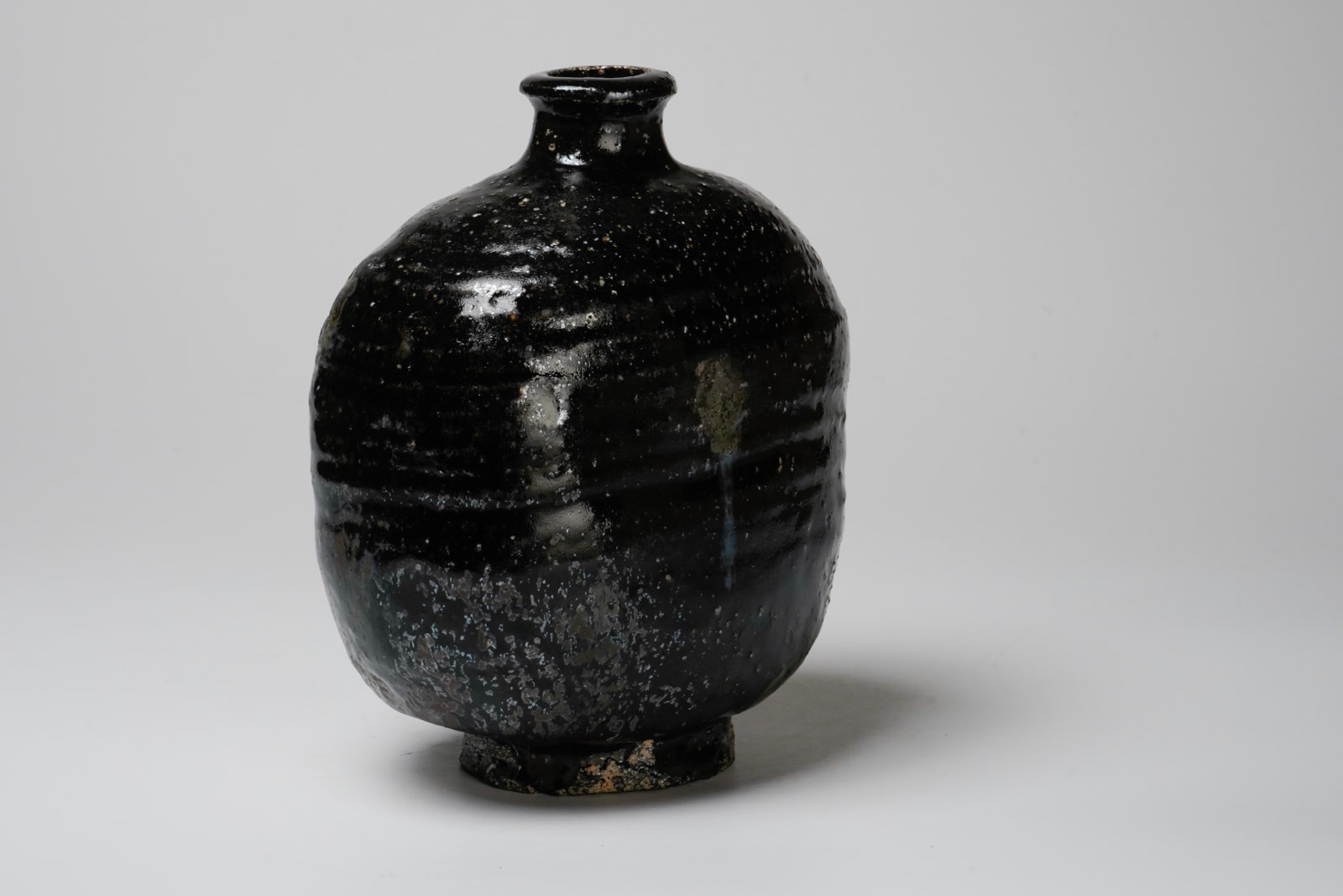 Omae Satoru 大前悟, Black Korai Flat Jar 鬼ケ原黒高麗扁壺