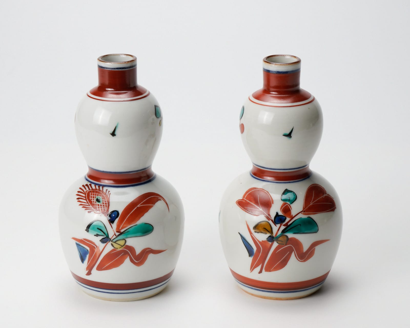 Kitade Tōjirō 北出塔次郎, Pair of aka-e Kutani gourd-shaped sake bottles