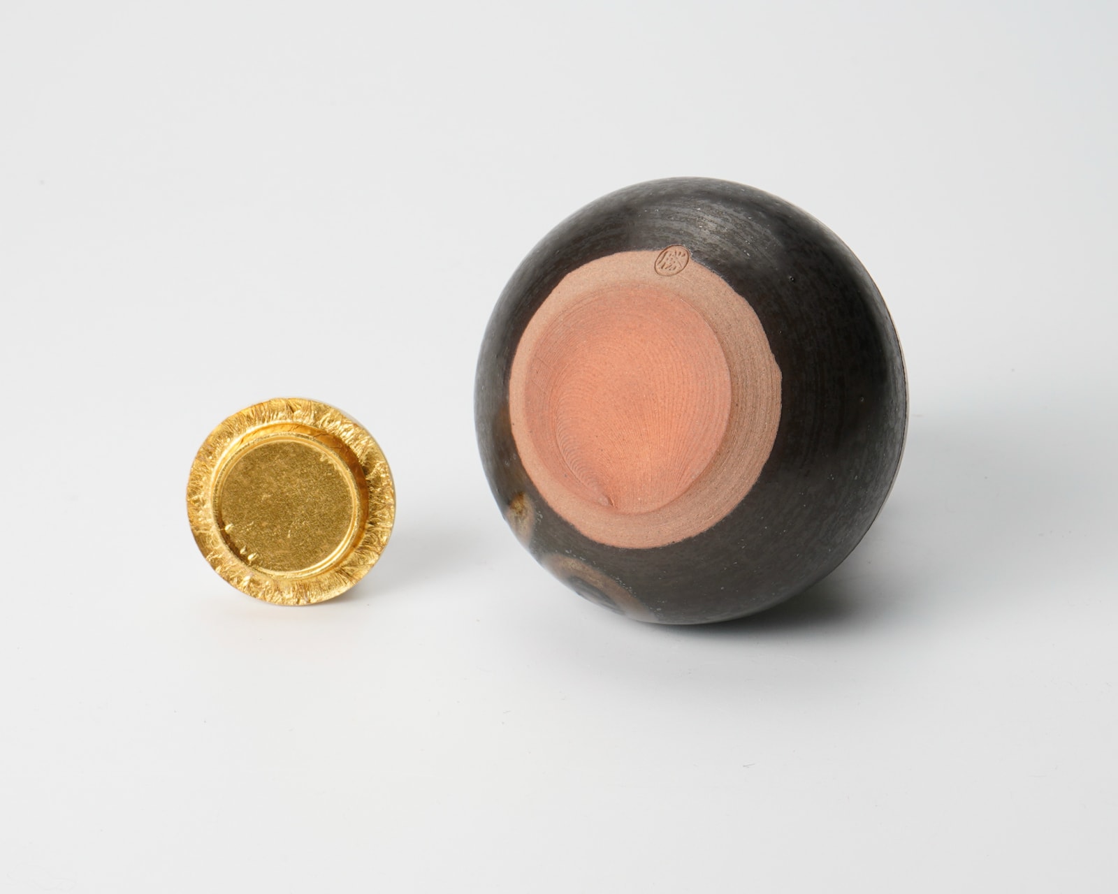 Rikyu round tea caddy by Shoryuji kiln