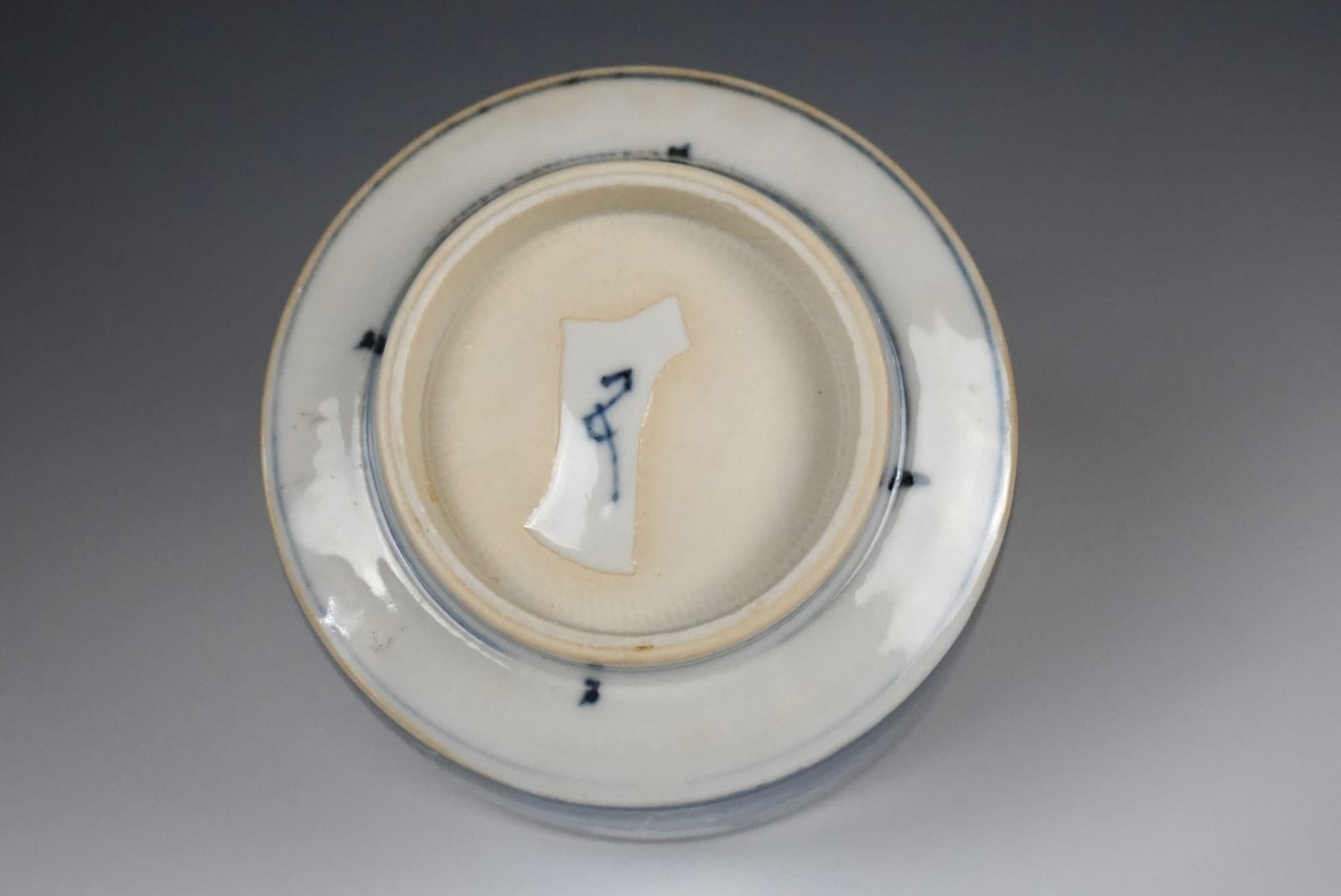 Kawamoto Goro 河本五郎, Teabowl with Cobalt Glaze 青華鳥茶碗