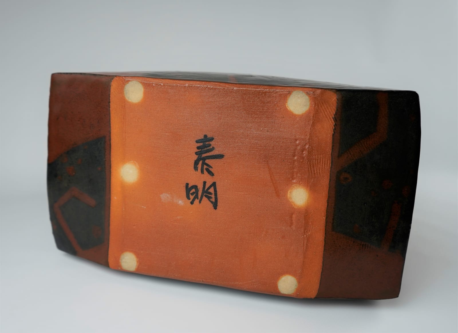 Morino Taimei 森野泰明, Rust Red Iron Glazed Square Jar 黒銹扁壺, 1982