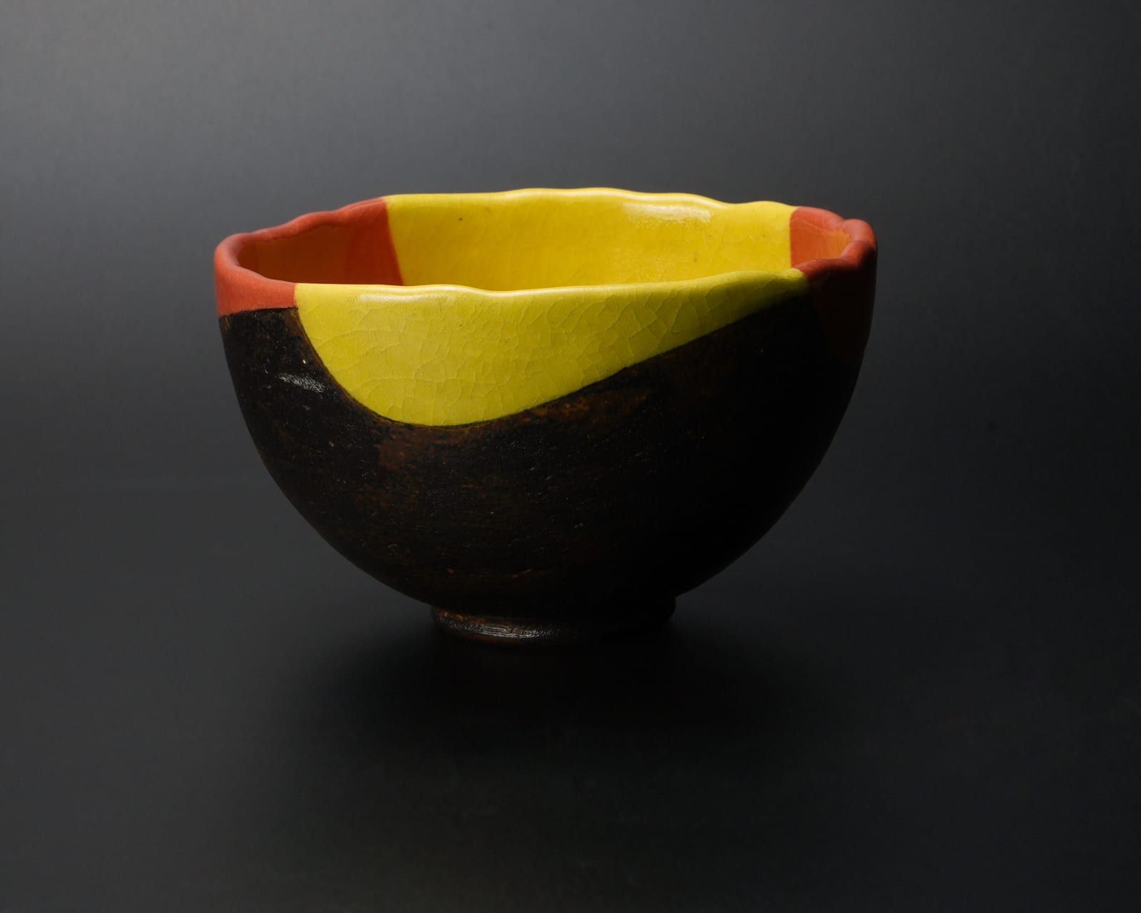 Yanagihara Mutsuo 柳原睦夫, Red Oribe tea bowl, 1991