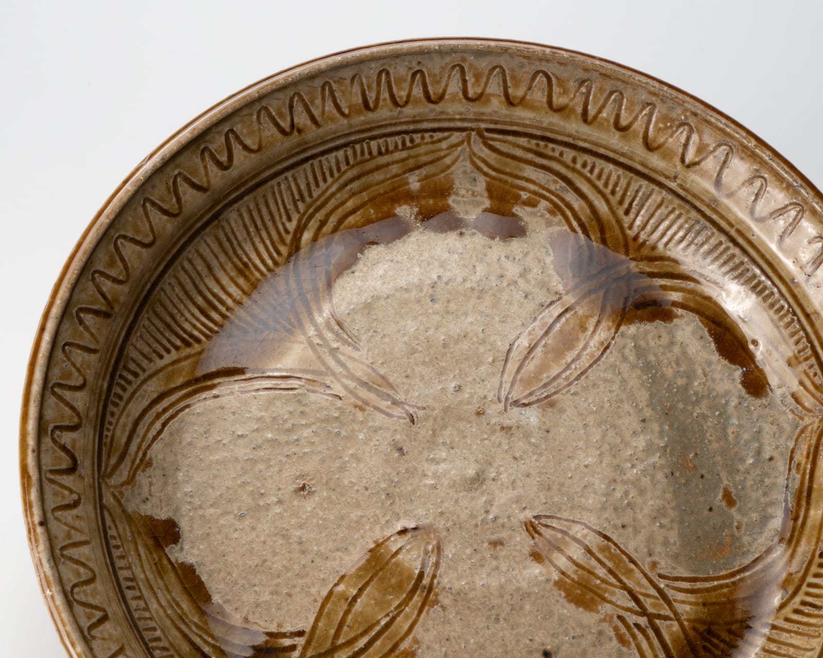 Yasuhara Kimei 安原喜明, Plate with Spatula Drawing ヘラ描文皿, Circa 1940s–early 1950s