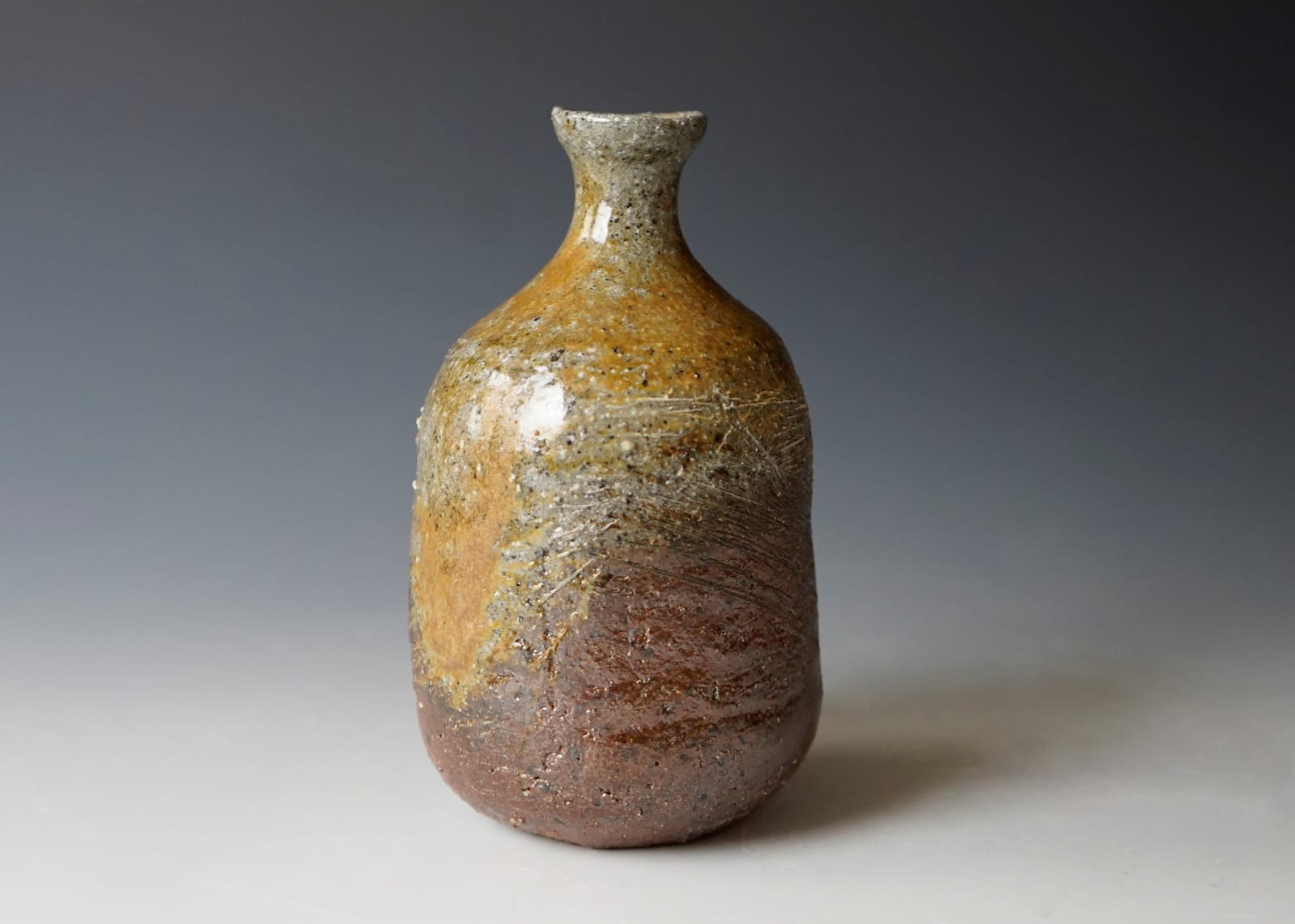 Kobayashi Toshimitsu 小林俊允, Bizen Sake Bottle 備前徳利