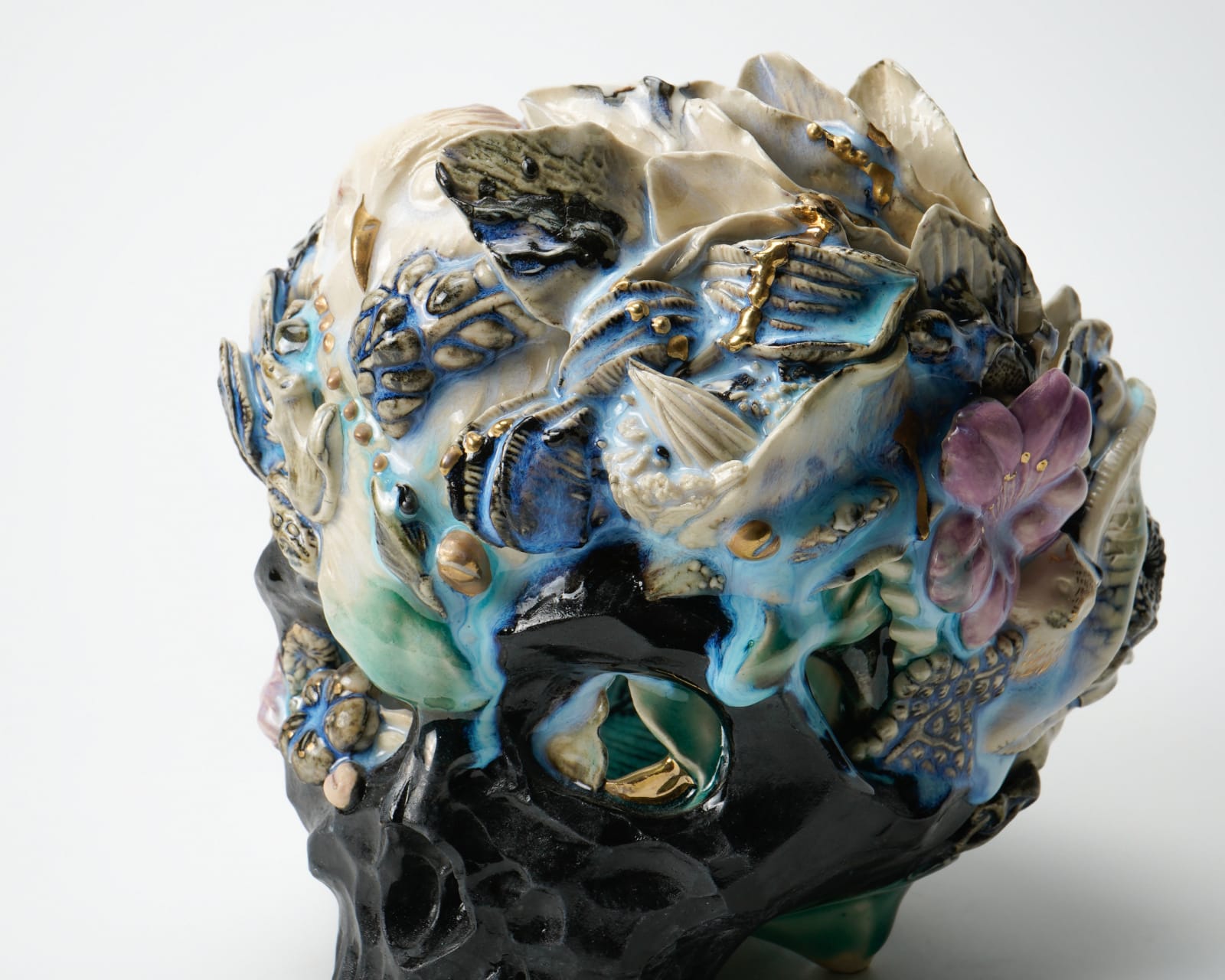 Oishi Sayaka 大石早矢香, Crowned skull bowl "Memento mori" メメントモリ花冠盌, 2024