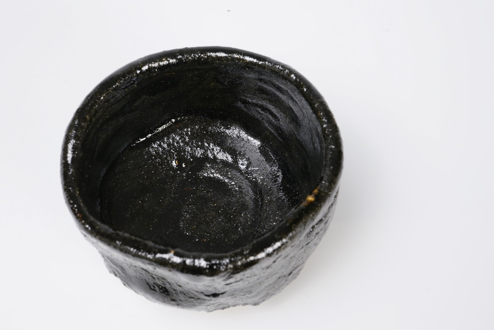 Nishioka Yu 西岡悠, Black Iron Glazed Guinomi 引出黒ぐい呑み
