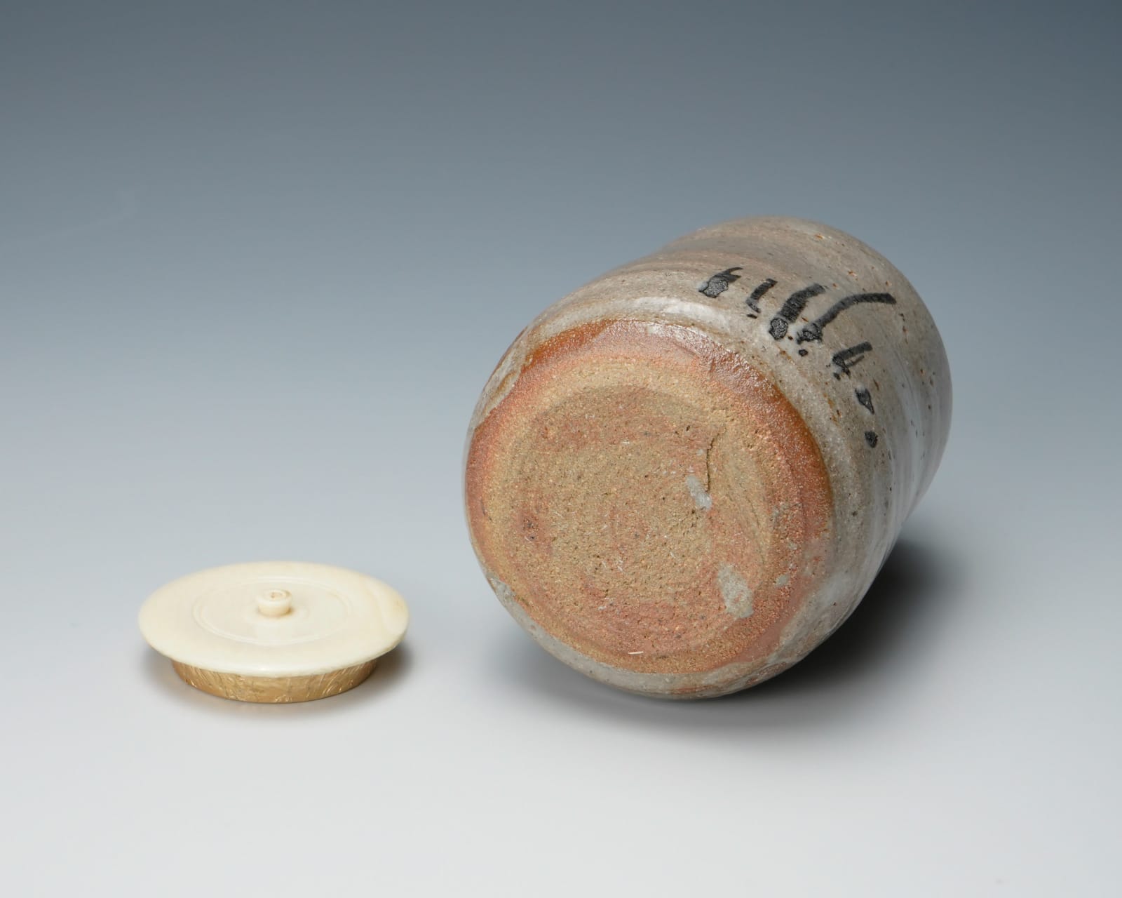 Nishioka Koju 西岡小十, Karatsu Tea Caddy 唐津茶入