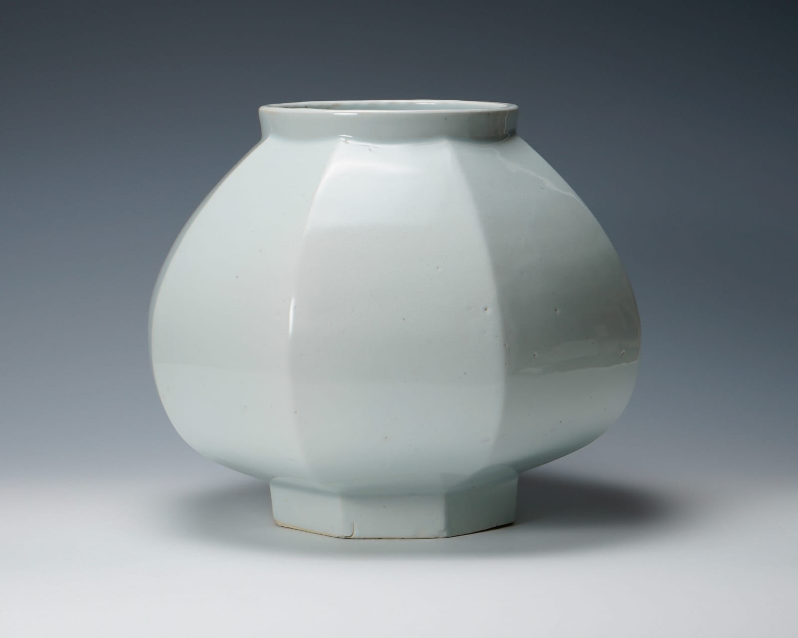 Ahn Dong-Oh 안동오 (An Togo 安東五), Large jar