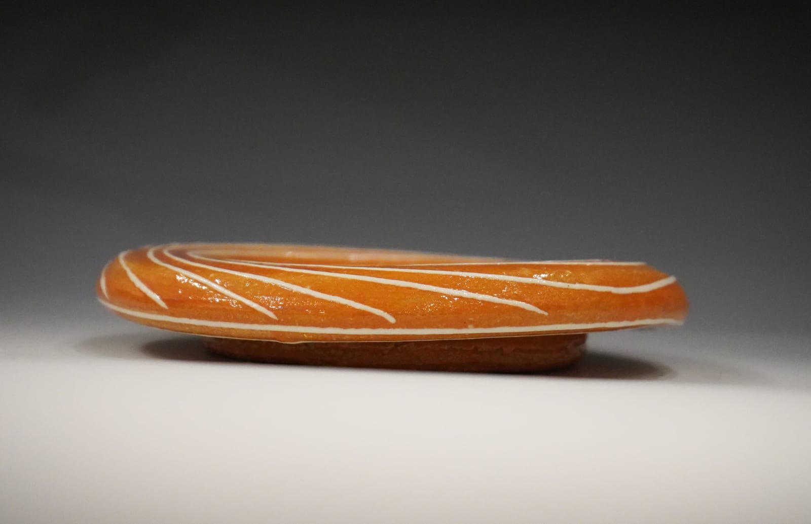 Suzuki Goro 鈴木五郎, Aka Oribe Plate: Portrait