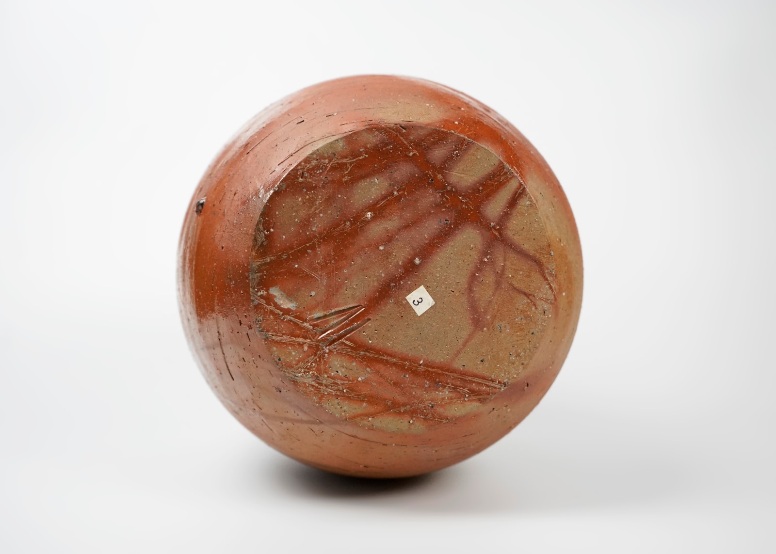Isezaki Jun 伊勢崎淳, Bizen Jar with Hidasuki Firing Effect Trail 備前壺