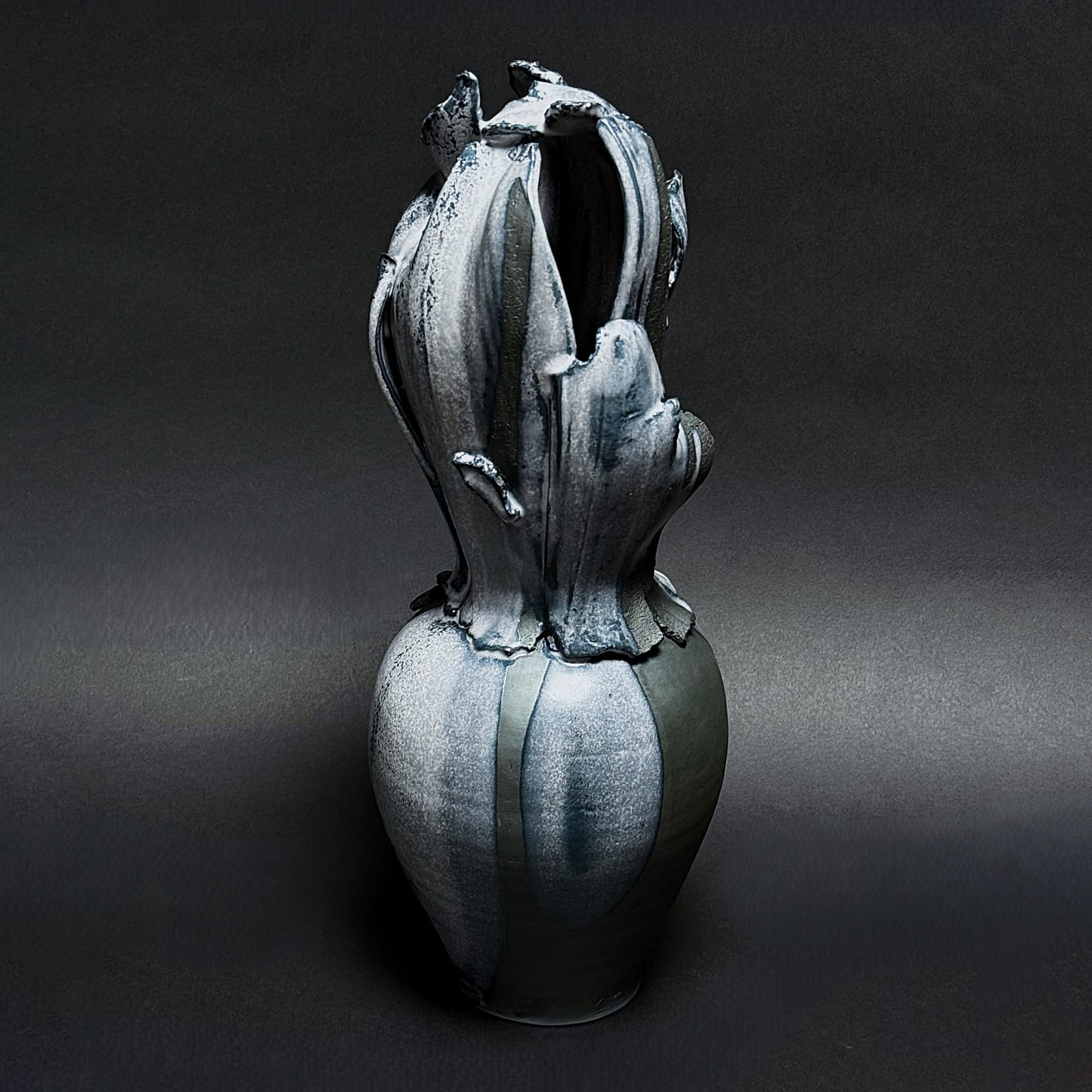 Kato Mami 加藤真美, No.6 Black Frost glazed flower vase, "Kishibe", 2023