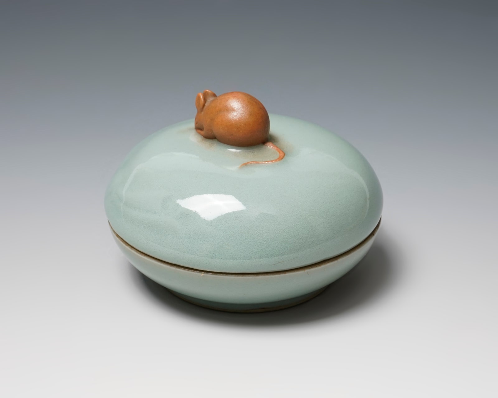 SUWA Sozan II 諏訪蘇山二代, Incense Container with Rat 青磁袋鼠香合| Dai Ichi Arts |  Japanese Modern Art