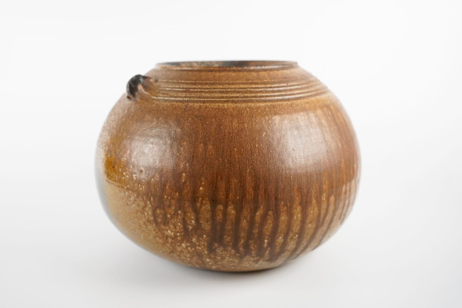 Fujiwara Yu 藤原雄, Bizen Jar With Ears 備前擂座線文壺