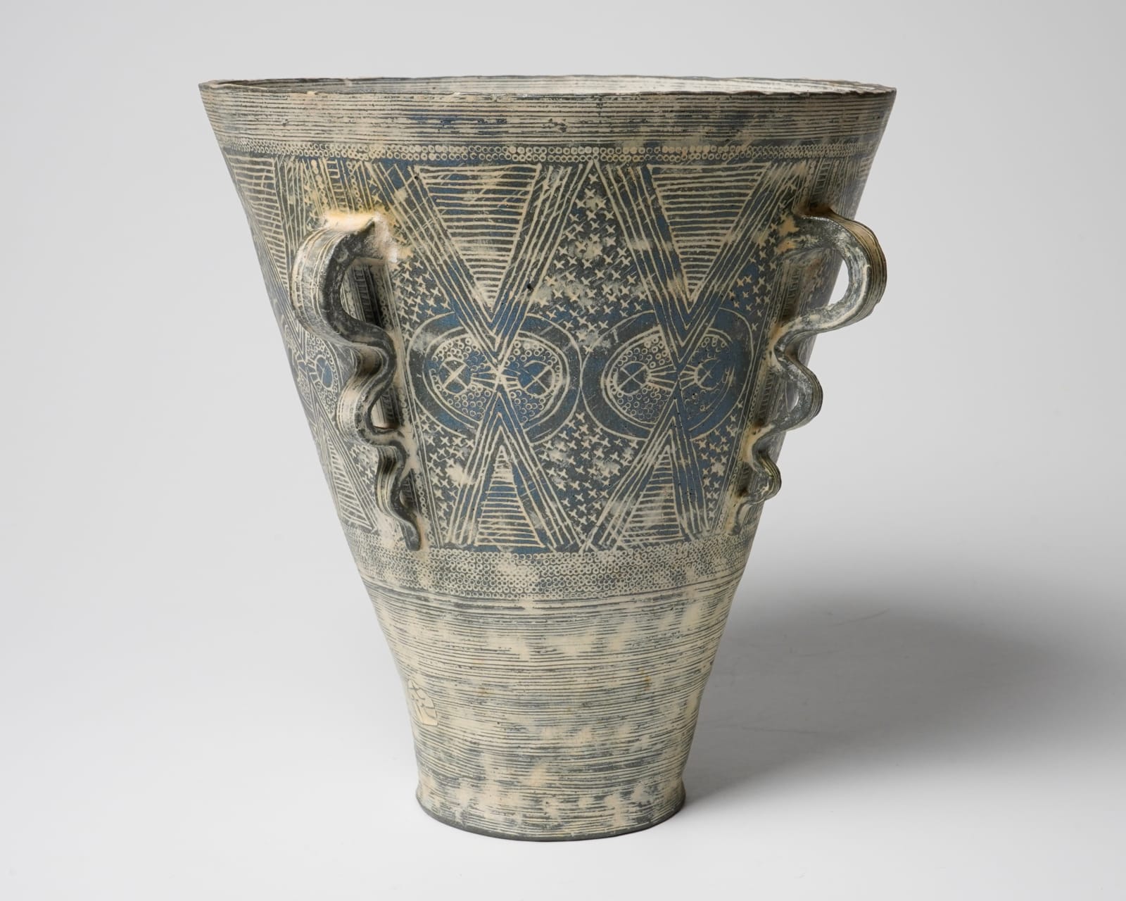 Yasuhara Kimei 安原喜明, Flower Vessel 花器 炻器線彫文