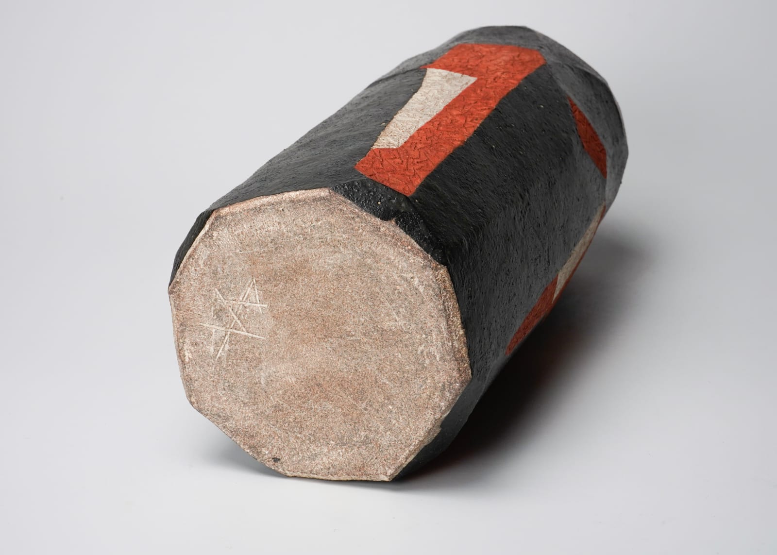 Wada Morihiro 和太守卑良, Black-Glazed Faceted Columnar Vase with Red and White Textured Abstract Patterns, Seki-Sai-Ki 赤彩器, ca. 1998