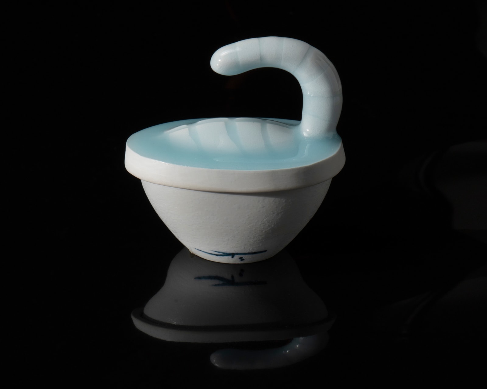 Nagae Shigekazu 長江重和, Shape of metal: Tiger zodiac incense box