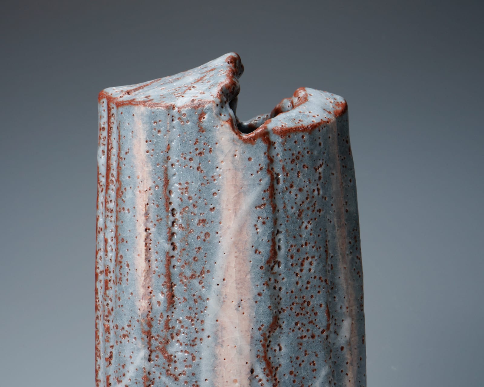 KATO Yasukage XIV 十四代加藤康景, Gray Shino Flower Vase 鼠志野花入
